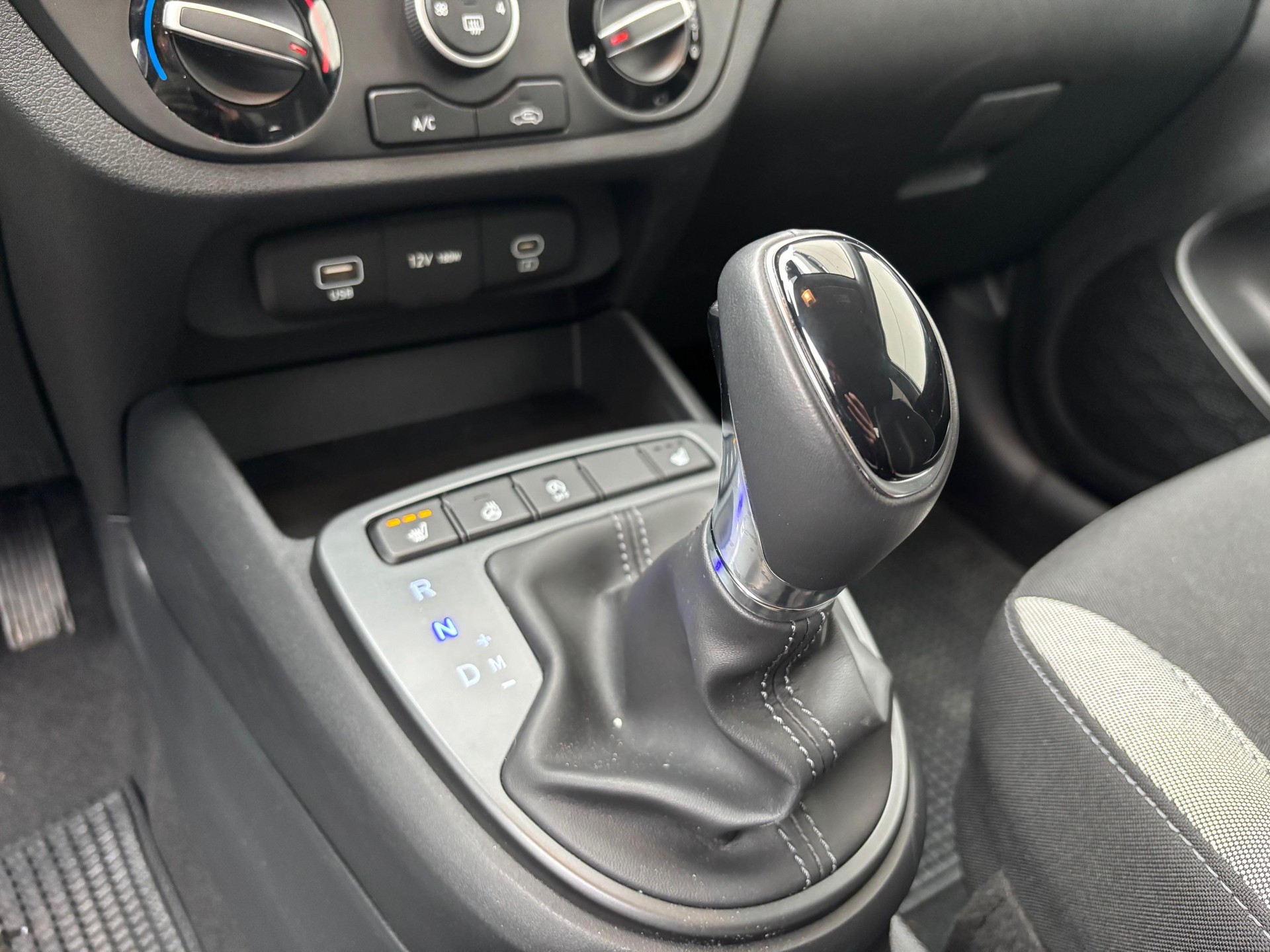 HYUNDAI i10 1.2 Amplia-image-11