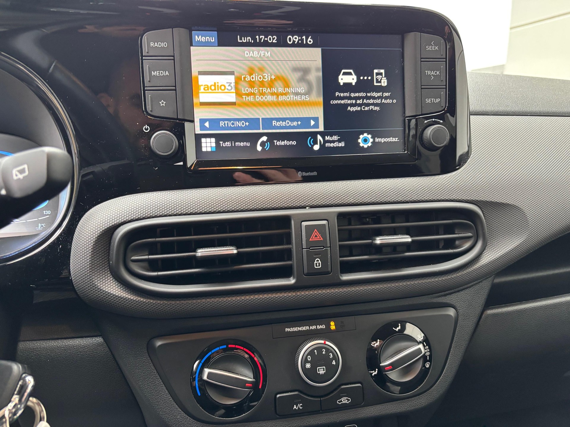 HYUNDAI i10 1.2 Amplia-image-12