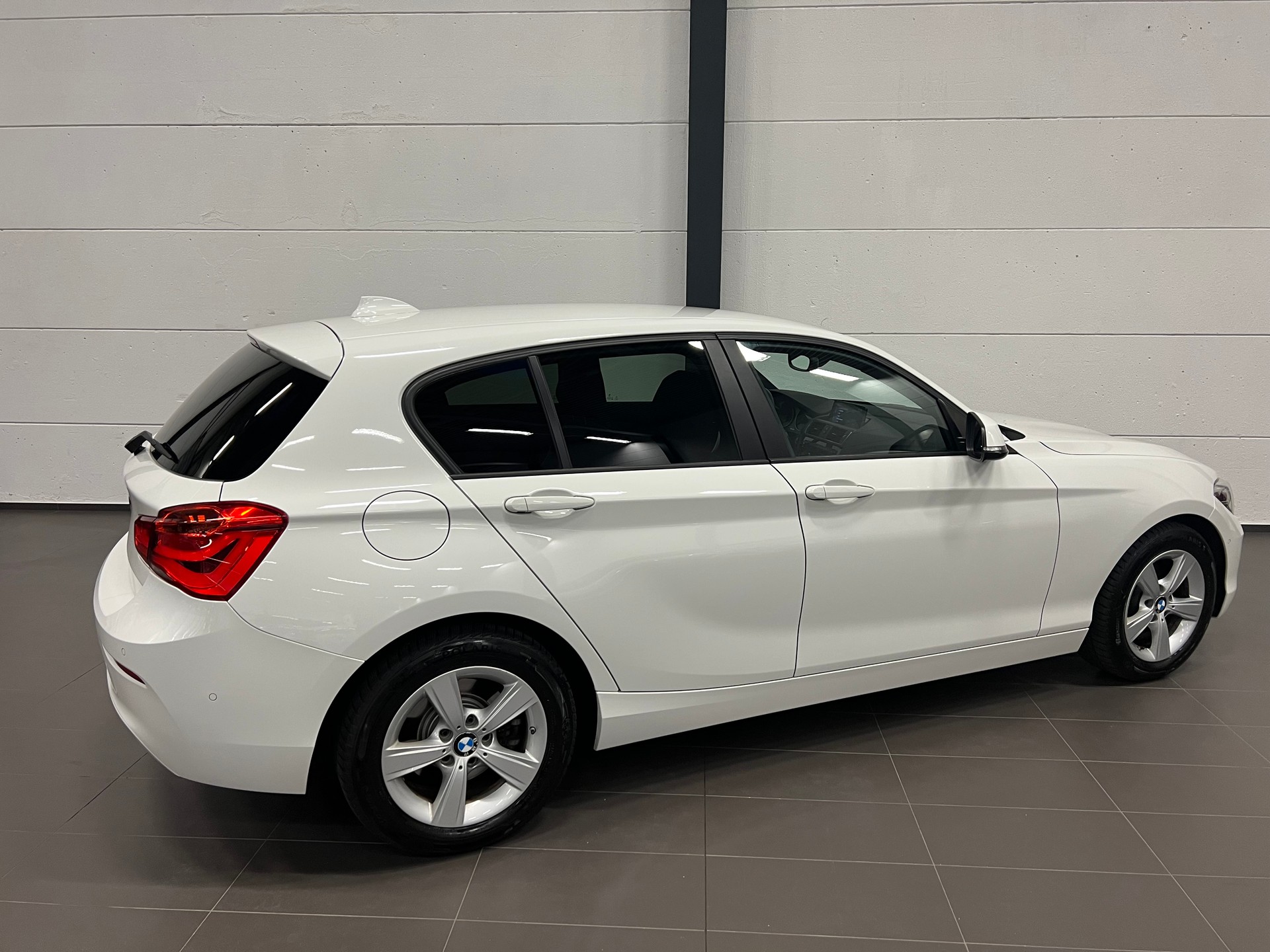BMW 120d xDrive Steptronic-image-10