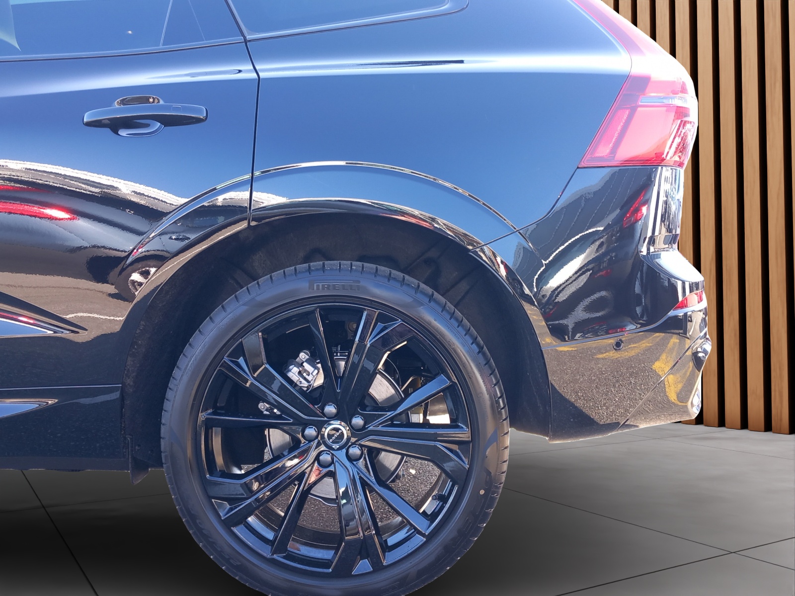 VOLVO XC60 2.0 B5 MH Black Edition AWD-image-9