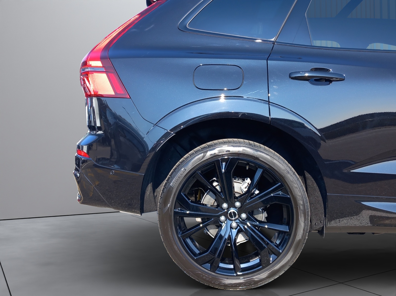 VOLVO XC60 2.0 B5 MH Black Edition AWD-image-10