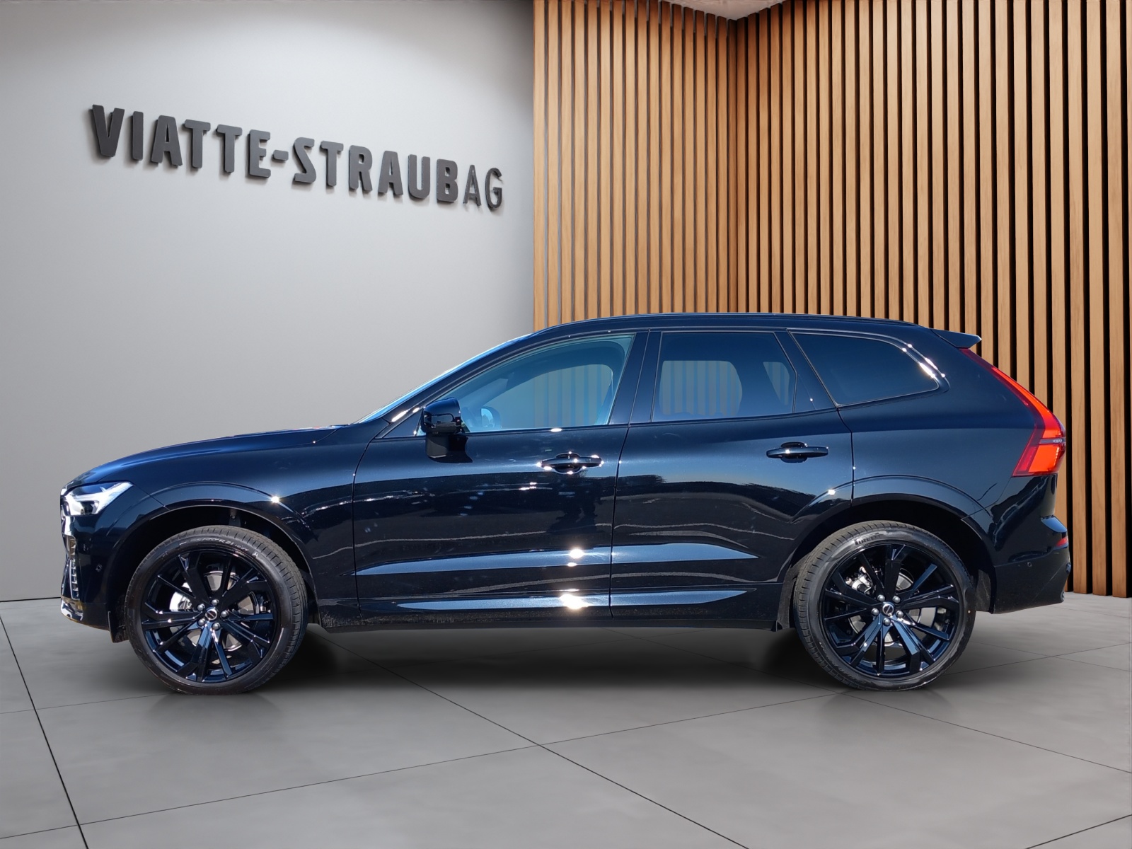 VOLVO XC60 2.0 B5 MH Black Edition AWD-image-3