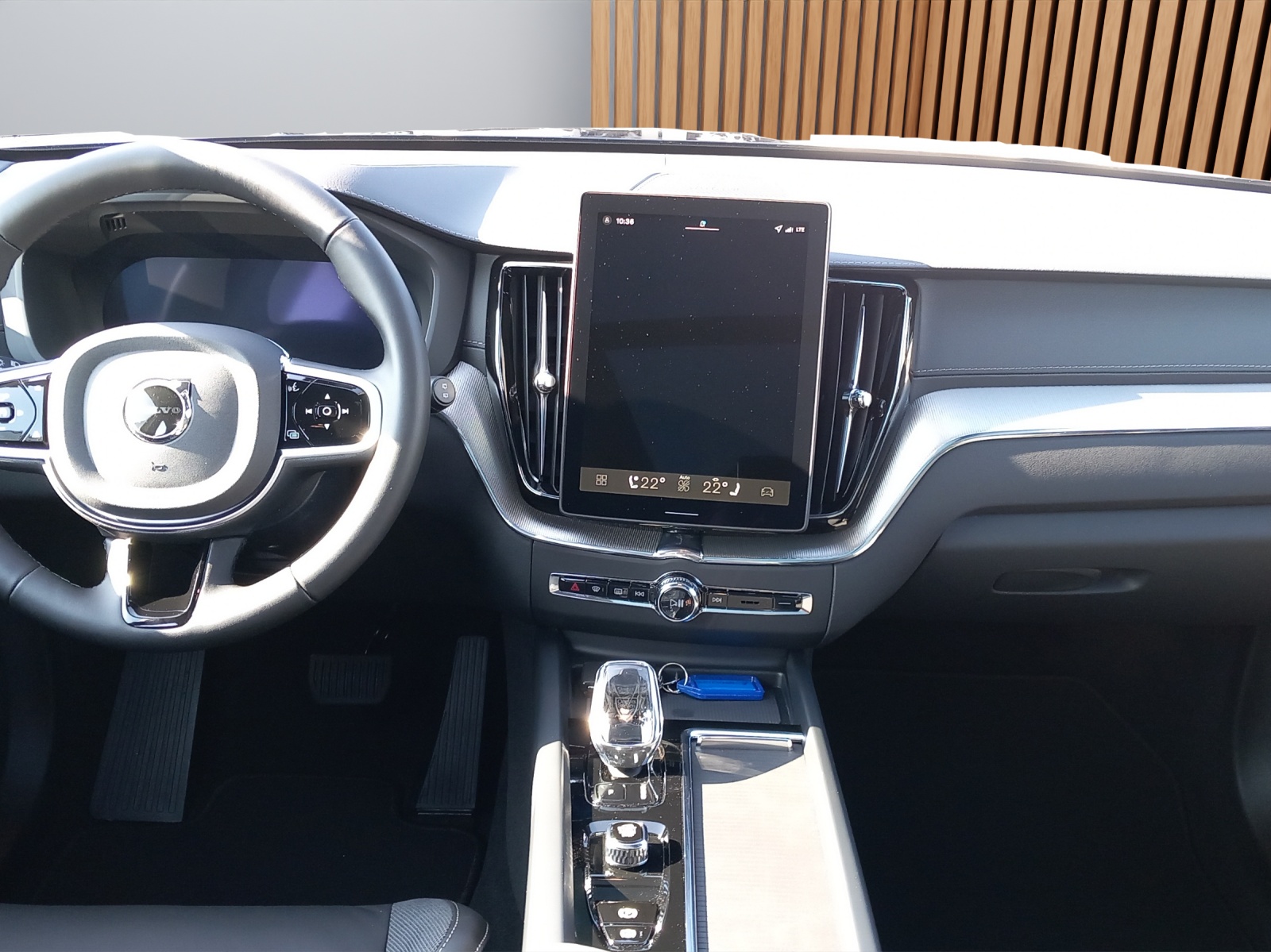 VOLVO XC60 2.0 B5 MH Black Edition AWD-image-16