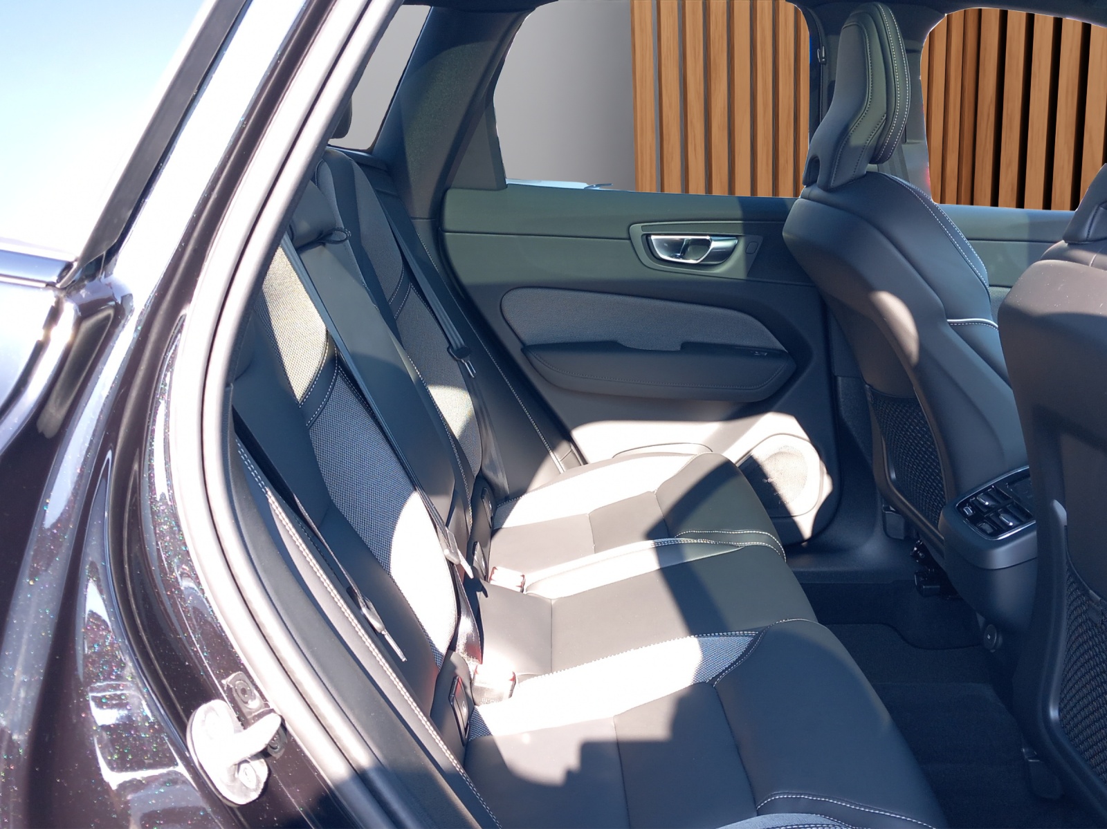 VOLVO XC60 2.0 B5 MH Black Edition AWD-image-15
