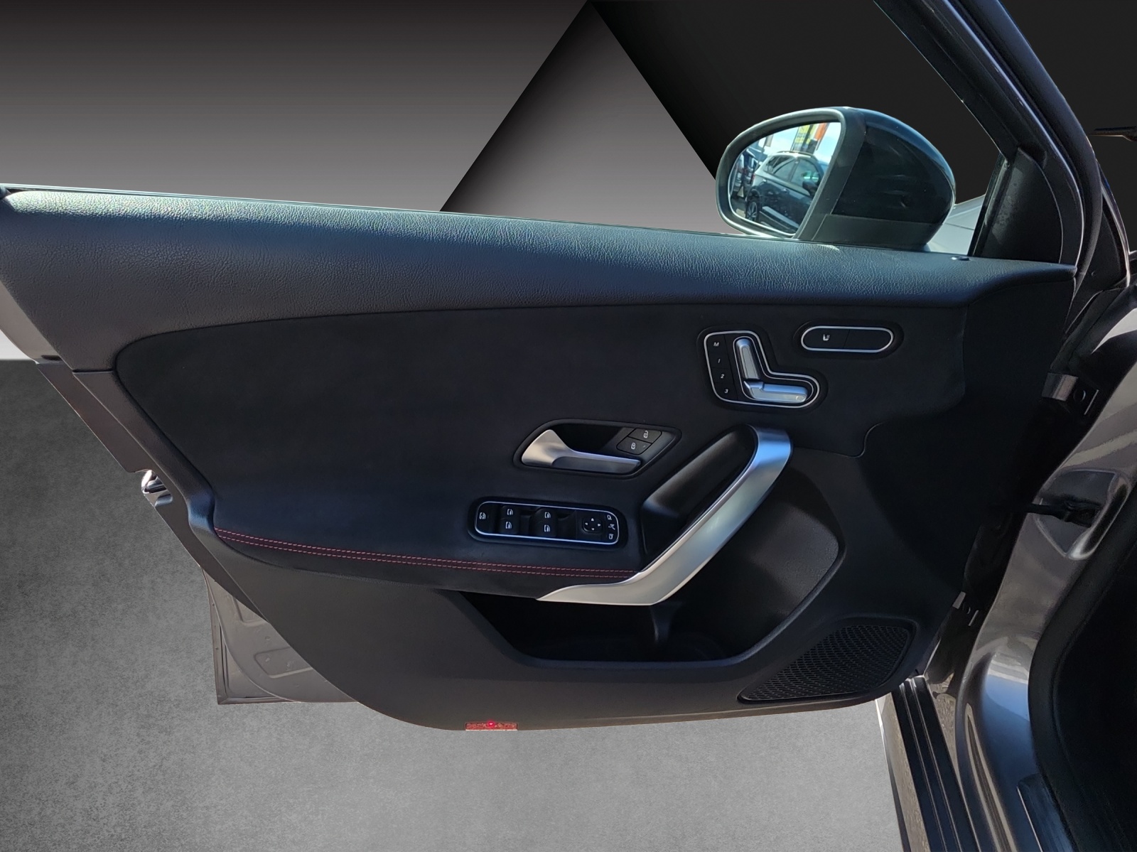 MERCEDES-BENZ A 250 AMG Line 7G-DCT-image-15