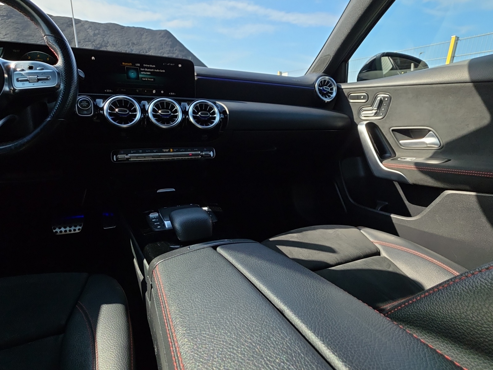 MERCEDES-BENZ A 250 AMG Line 7G-DCT-image-12