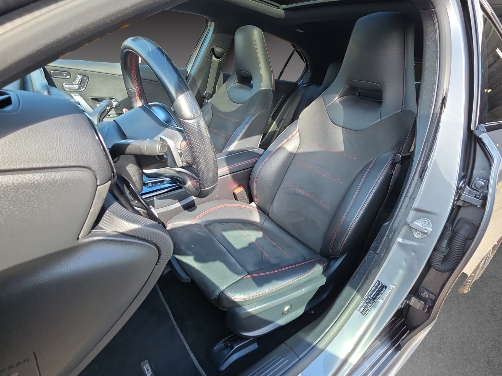 MERCEDES-BENZ A 250 AMG Line 7G-DCT-image-14