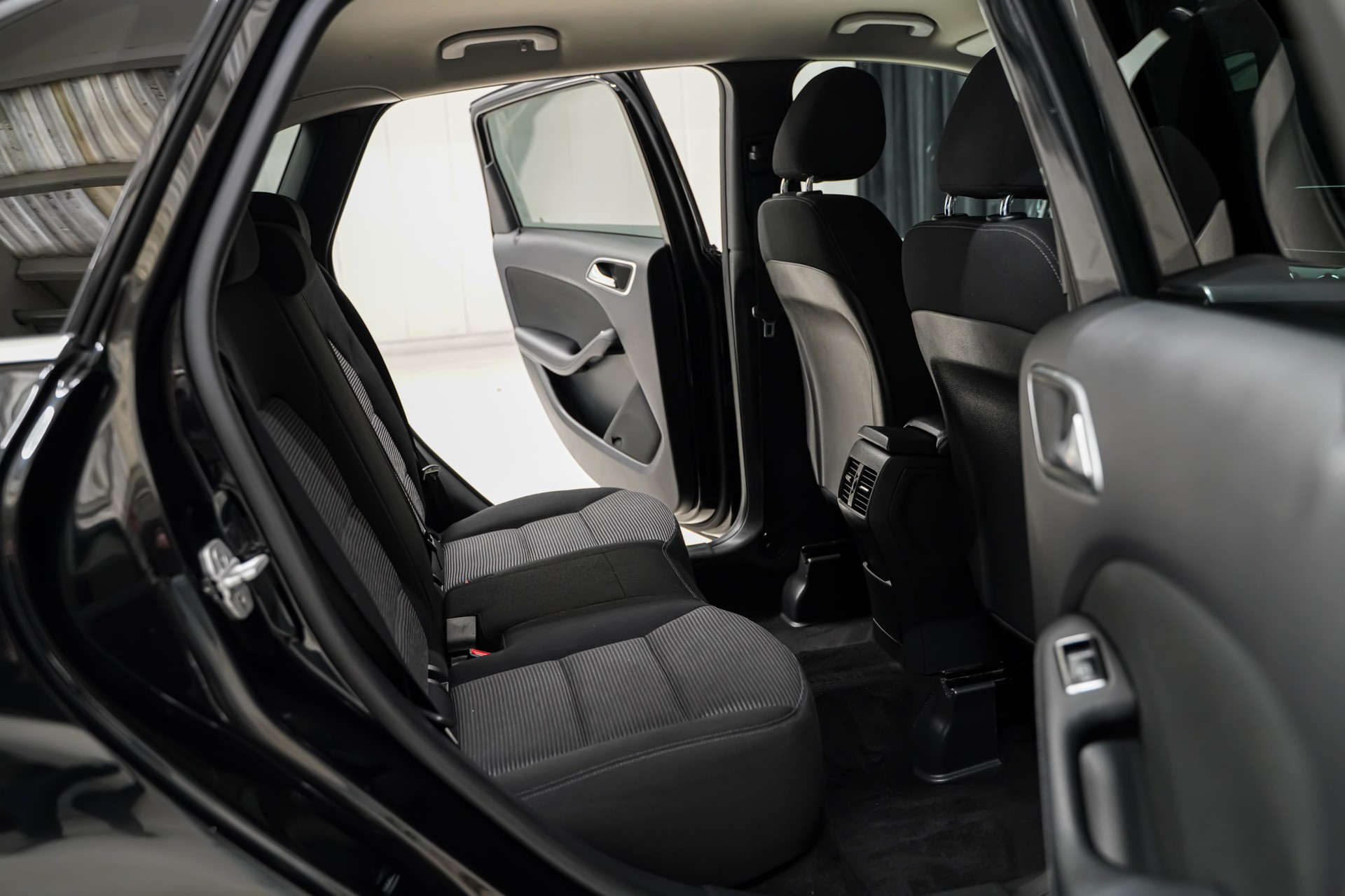 MERCEDES-BENZ B 180 CDI Urban 7G-DCT-image-13