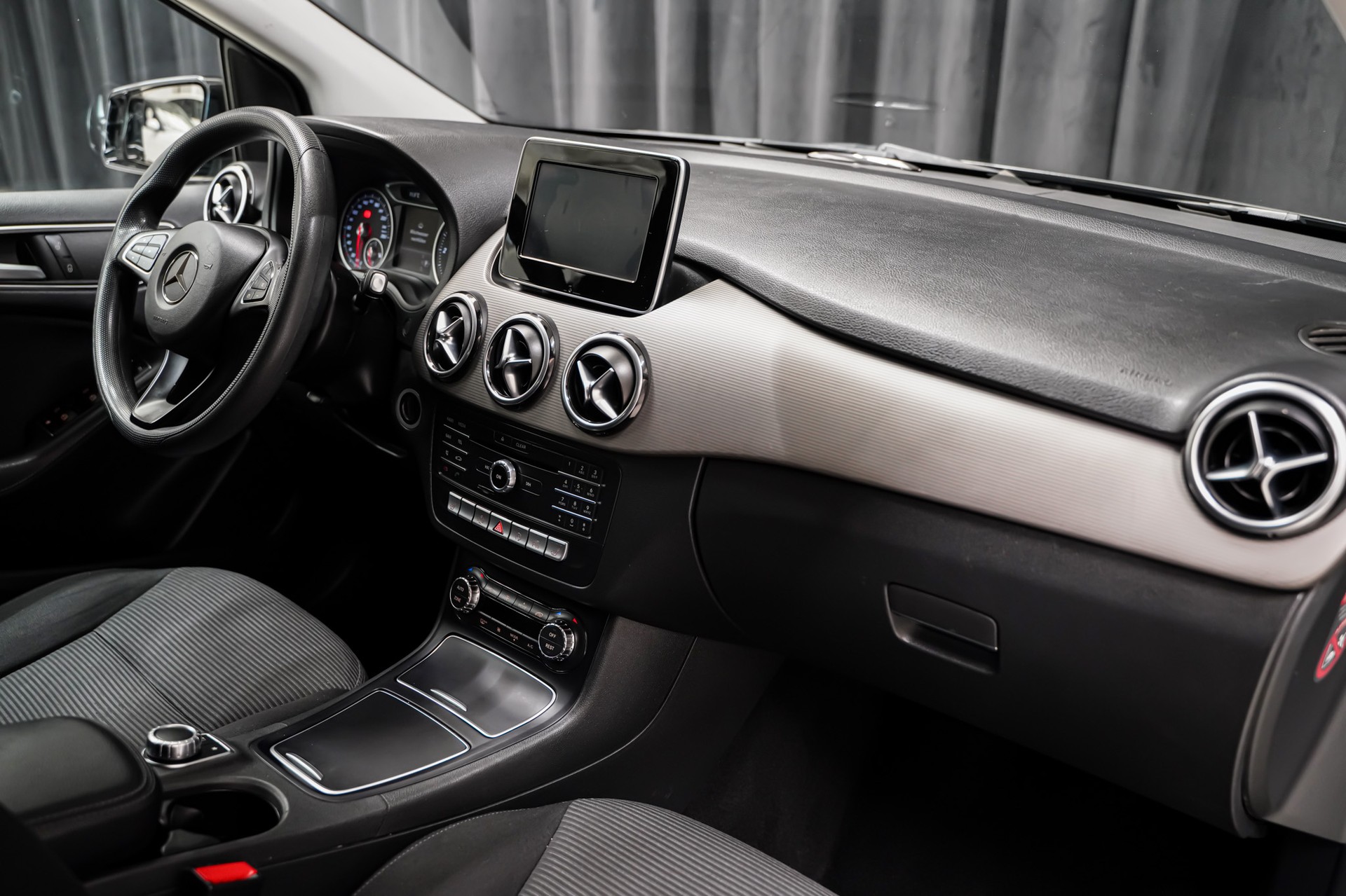 MERCEDES-BENZ B 180 CDI Urban 7G-DCT-image-16