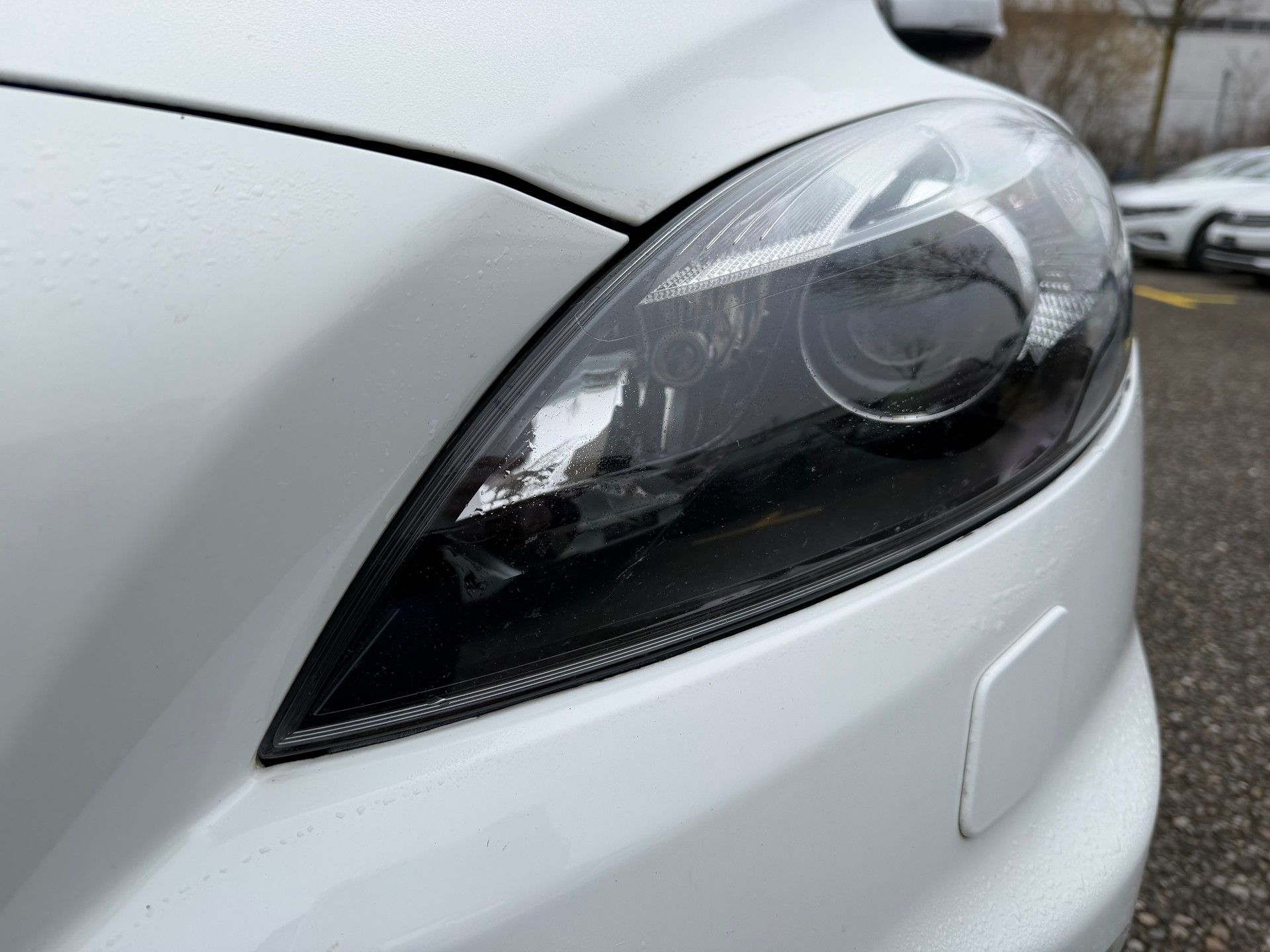 VOLVO V40 D4 Momentum R-Design-image-17