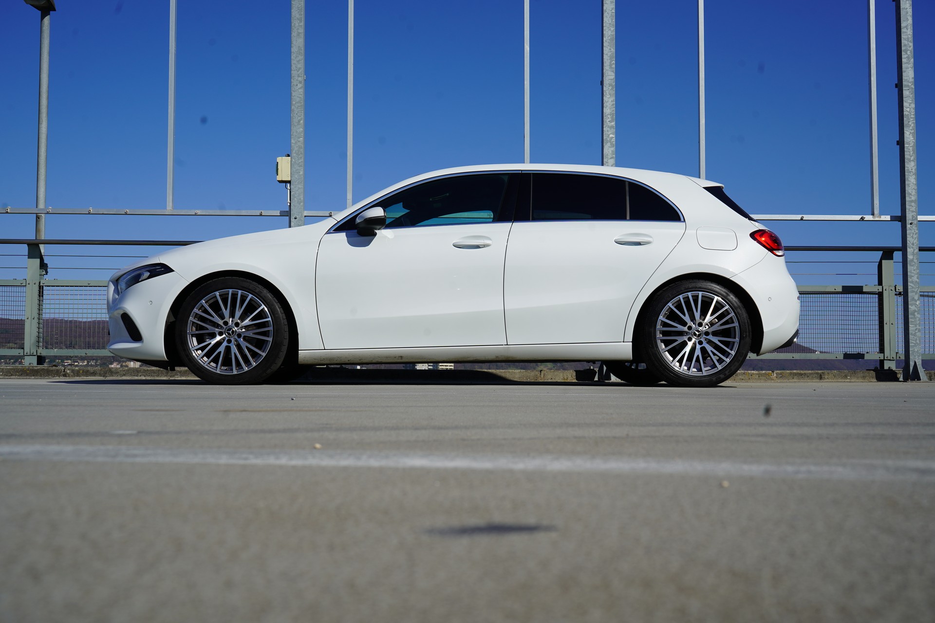 MERCEDES-BENZ A 180 PROGRESSIVE 7G-DCT l 136 PS-image-3