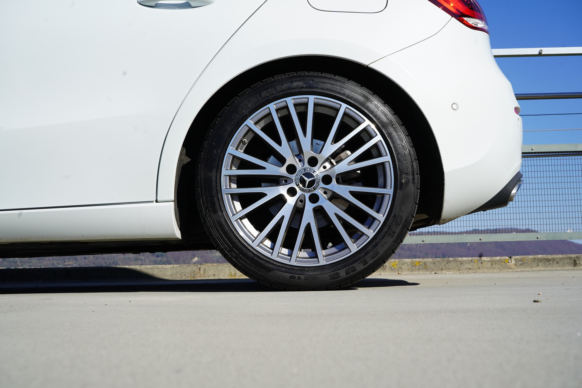MERCEDES-BENZ A 180 PROGRESSIVE 7G-DCT l 136 PS-image-15