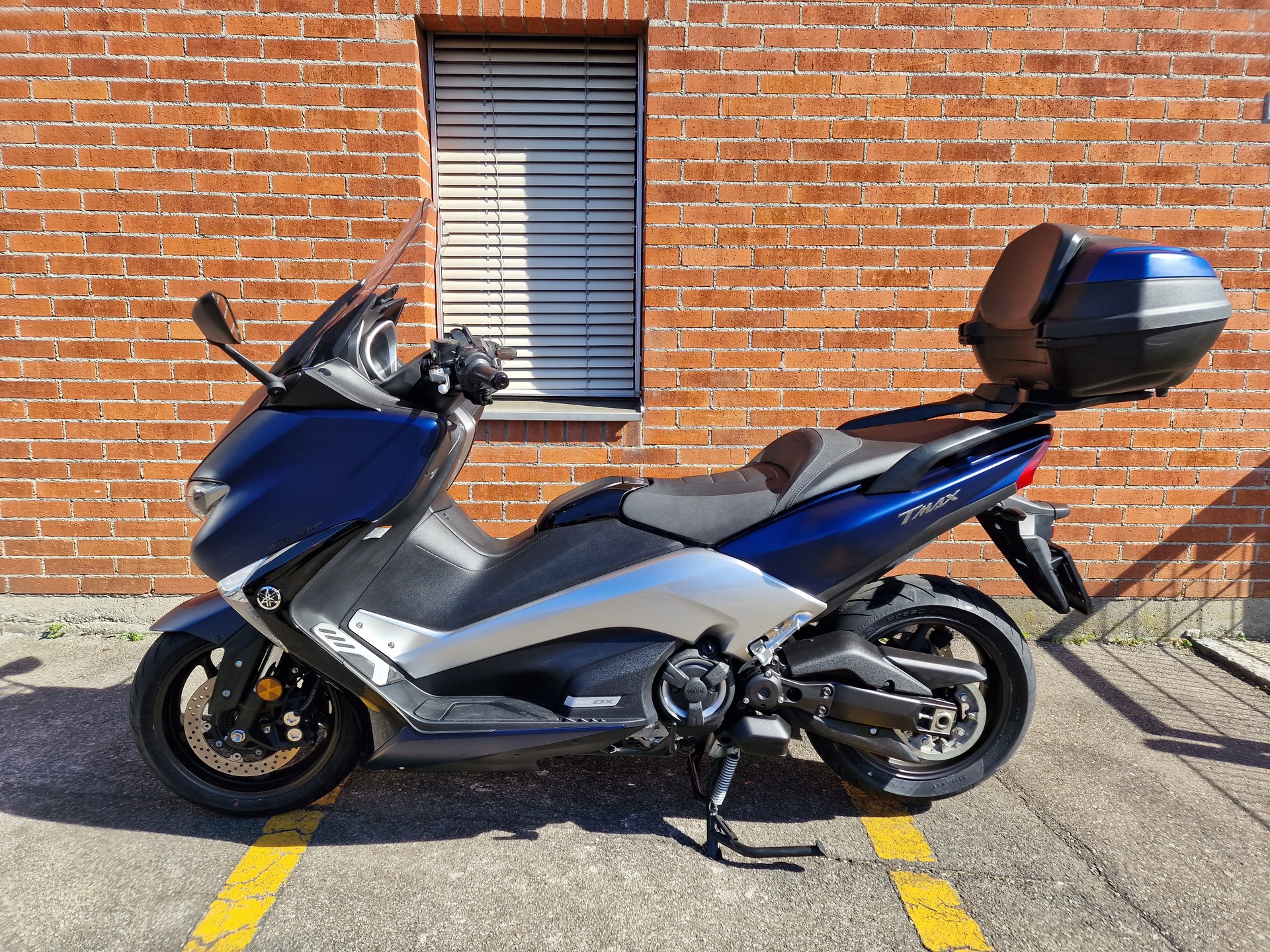 YAMAHA T-MAX XP 530 DX ABS-image-2