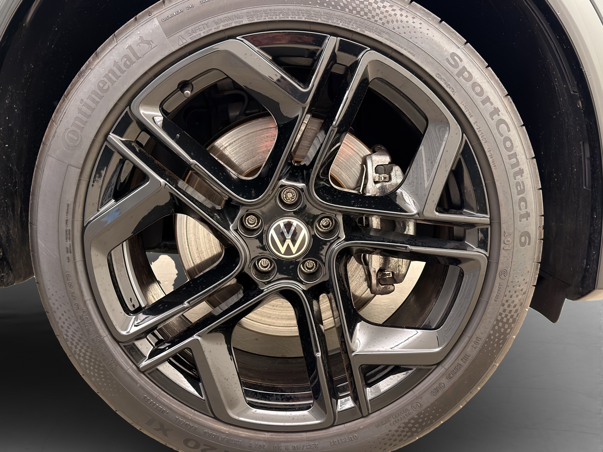 VW Tiguan 2.0 TSI R-Line Black Style DSG 4Motion-image-8