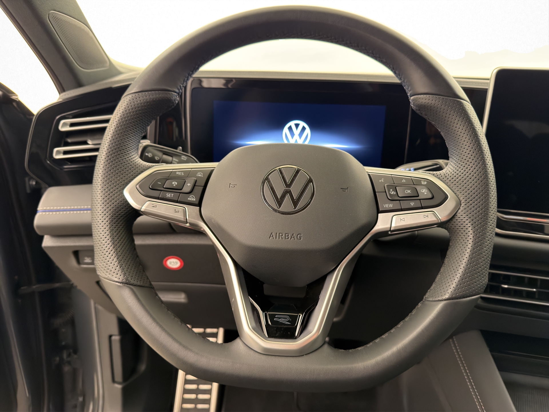 VW Tiguan 2.0 TSI R-Line Black Style DSG 4Motion-image-5