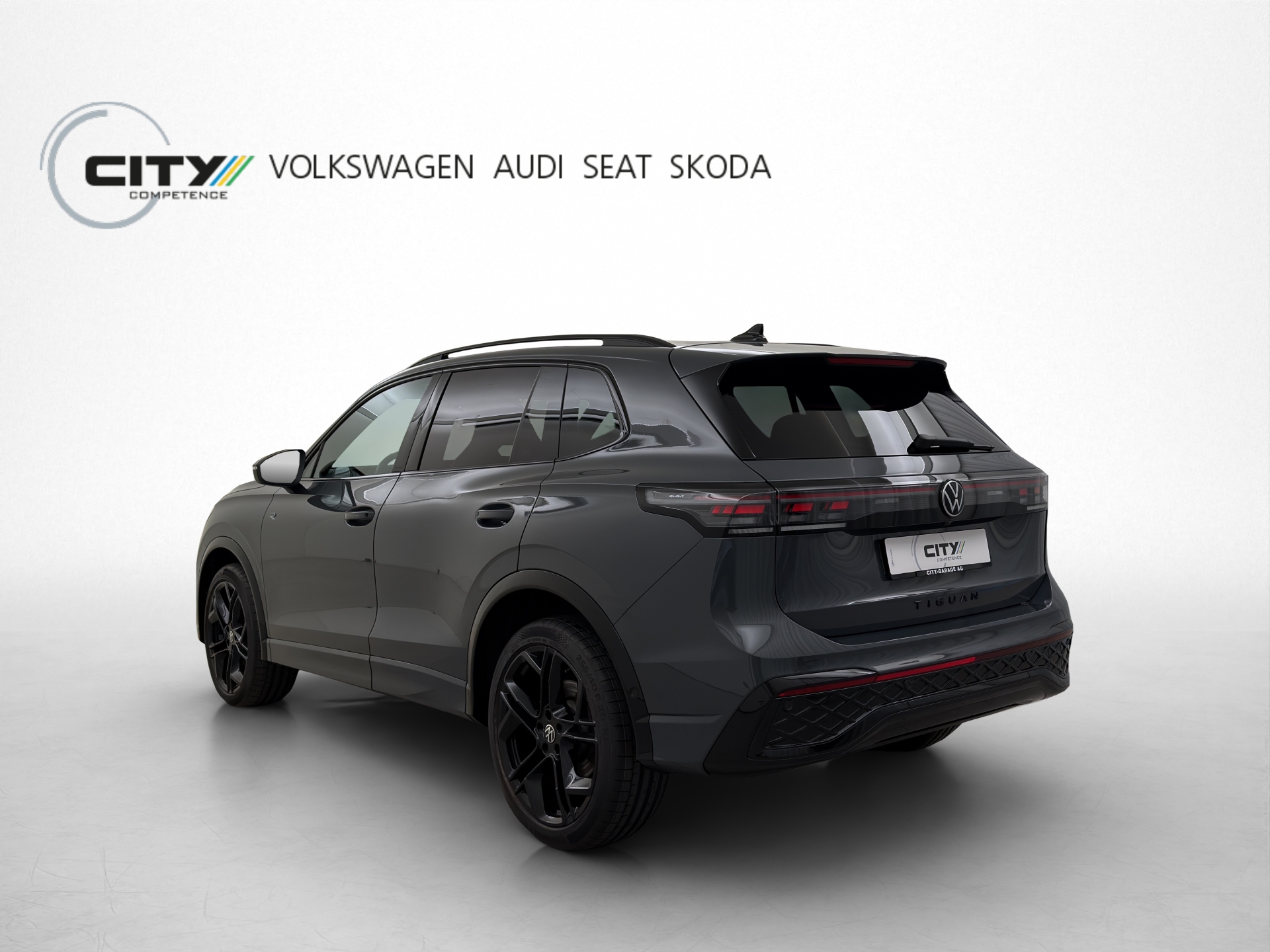 VW Tiguan 2.0 TSI R-Line Black Style DSG 4Motion-image-1