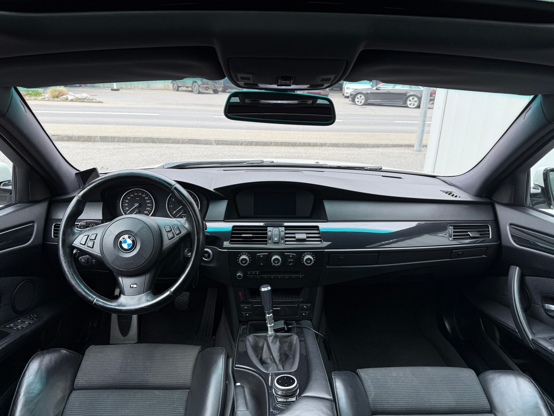 BMW 530i M EDITION * AB PLATZ* EXPORT* 21 ZOLL JR*KW-FAHRWERK*FMS ENDTOPF*HANDSCHALTER*-image-16