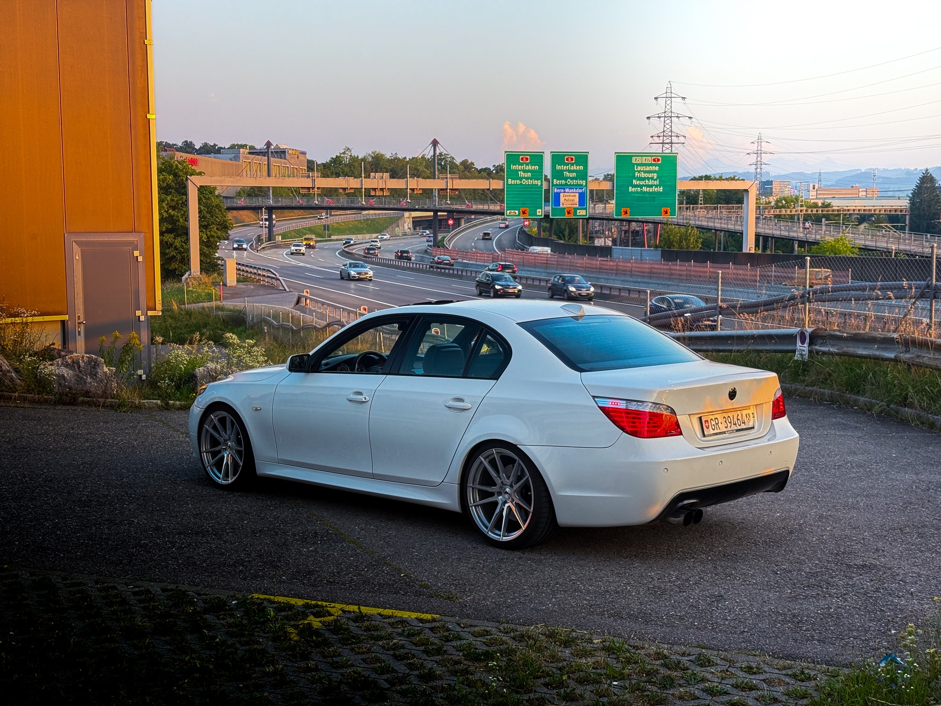BMW 530i M EDITION * AB PLATZ* EXPORT* 21 ZOLL JR*KW-FAHRWERK*FMS ENDTOPF*HANDSCHALTER*-image-27