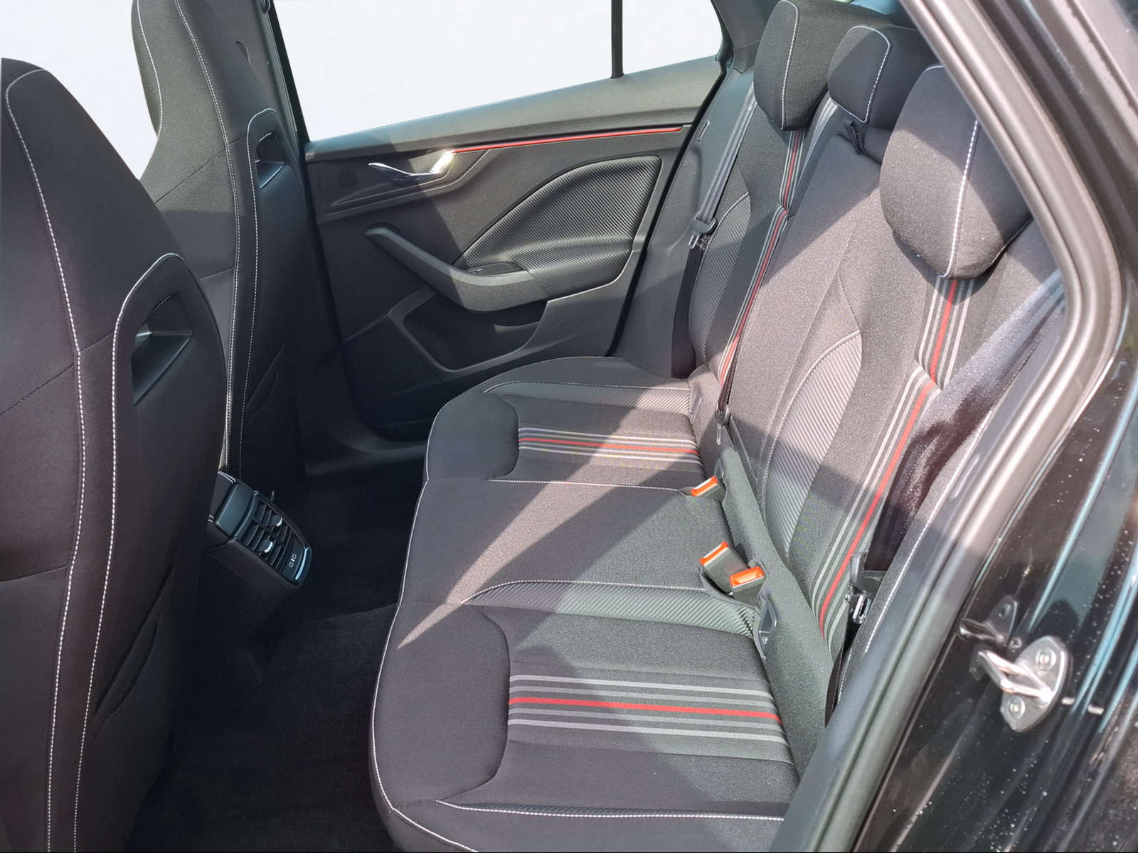 SKODA Kamiq 1.0 TSI Monte Carlo DSG-image-13