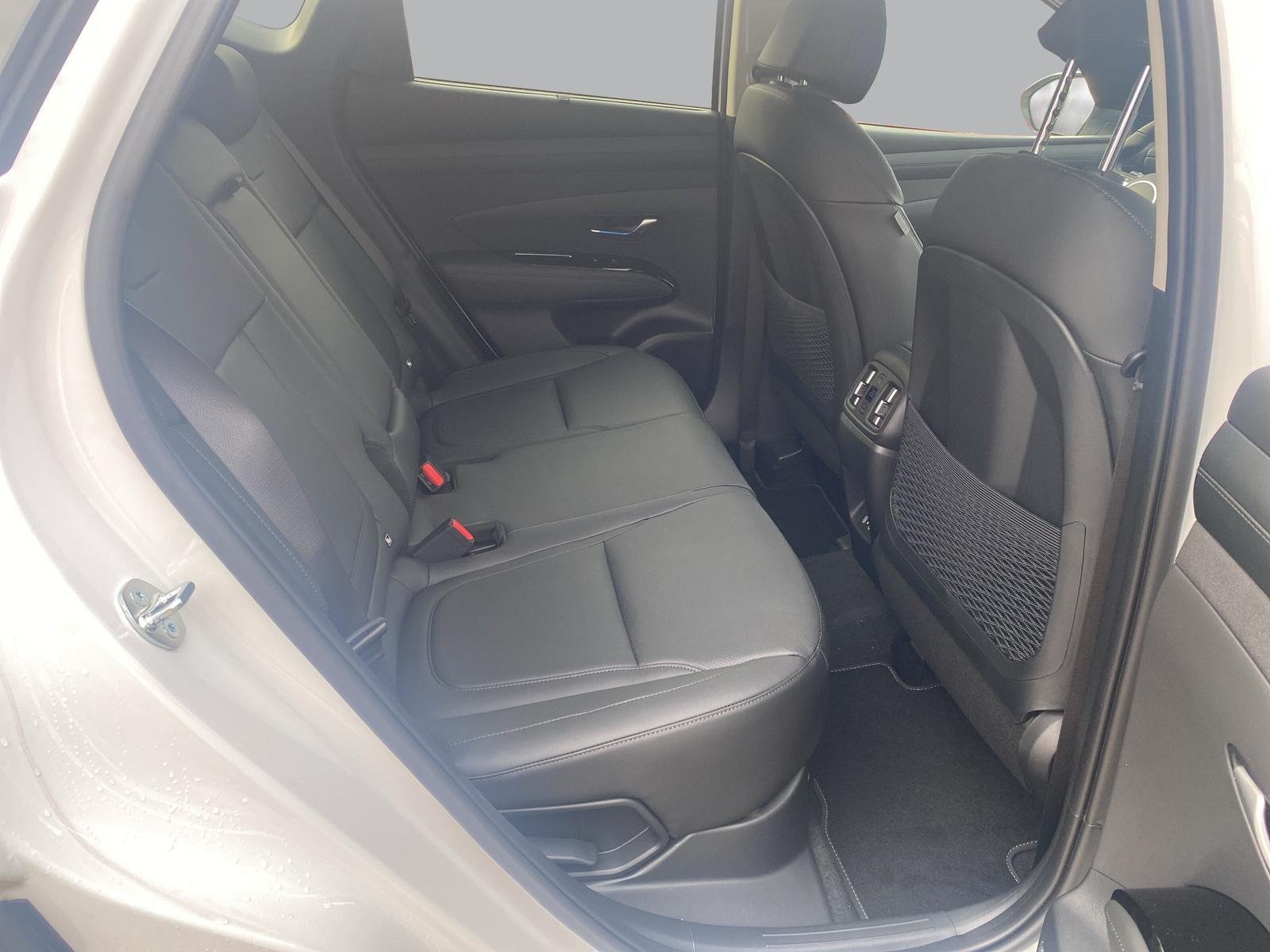 HYUNDAI Tucson 1.6 TGDI HEV Swiss Edition 4WD-image-12
