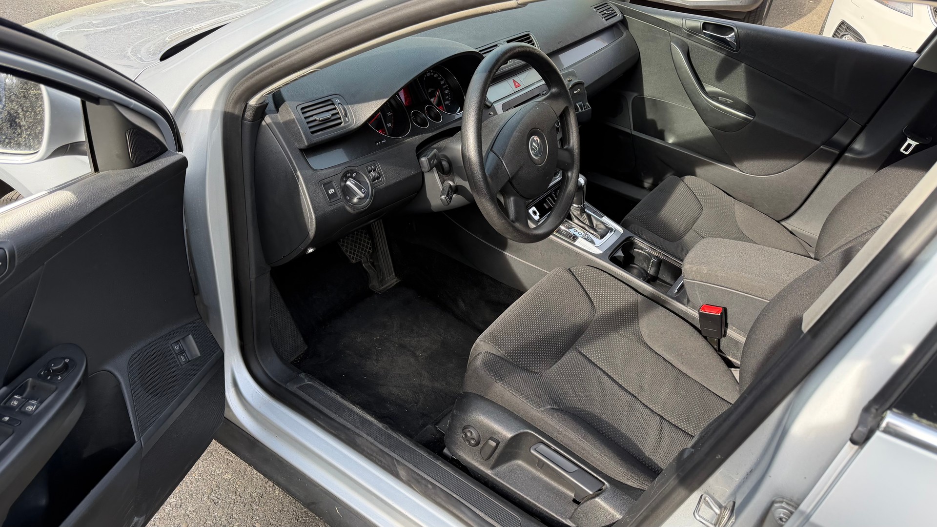 VW Passat 3.2 V6 FSI Comfortline 4Motion-image-5