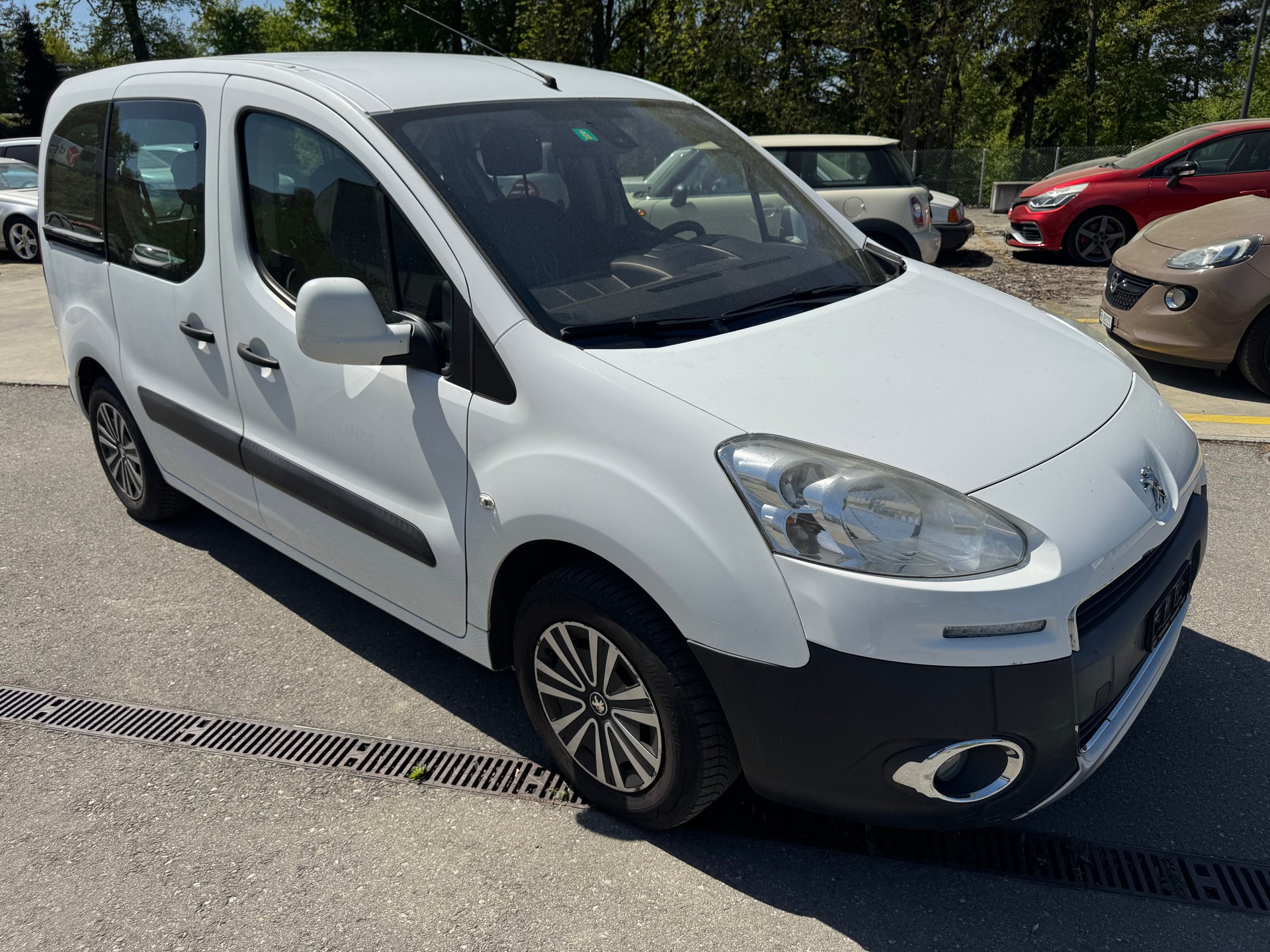 PEUGEOT Partner 1.6 e-HDI Family-image-1