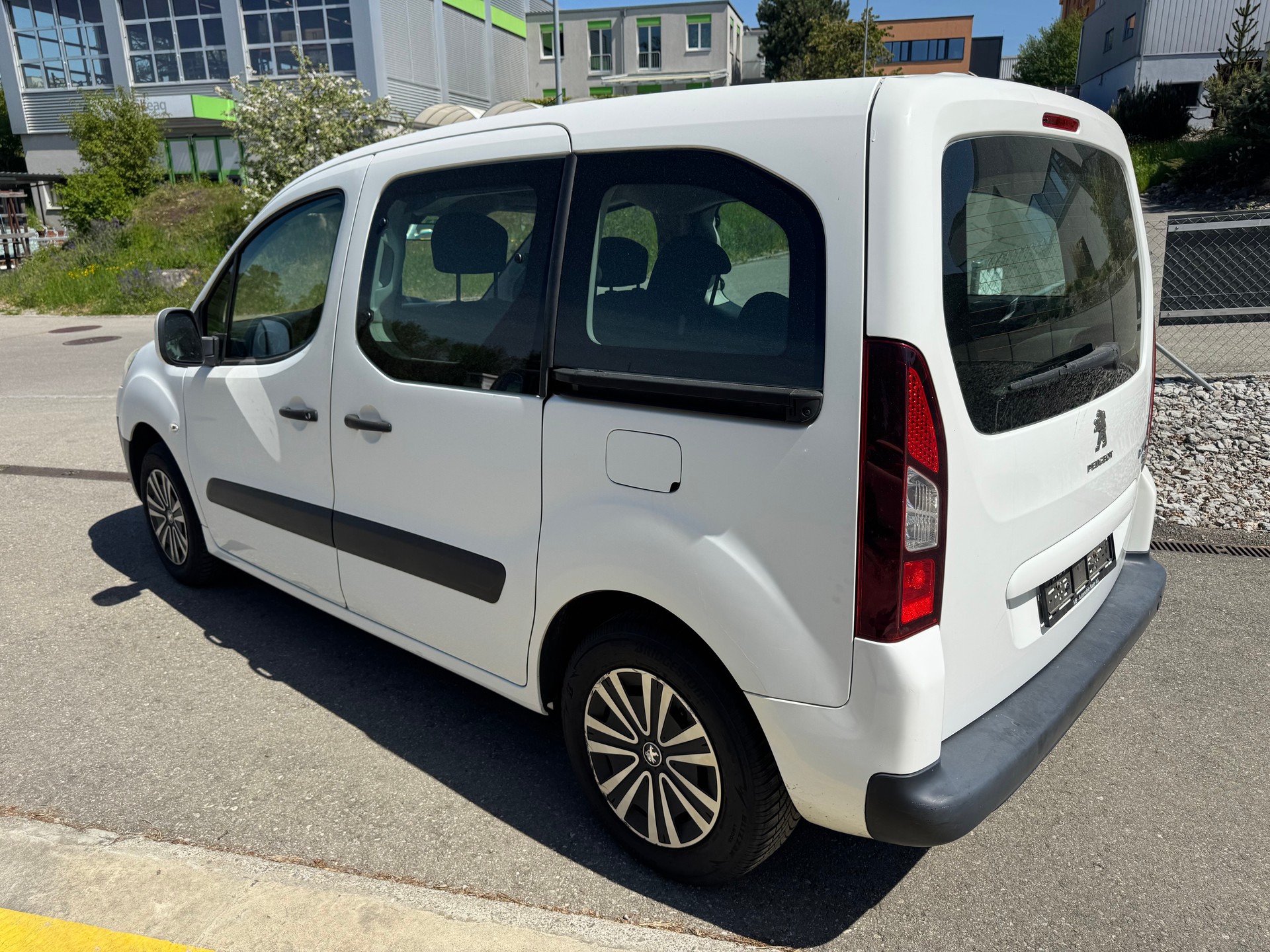 PEUGEOT Partner 1.6 e-HDI Family-image-3