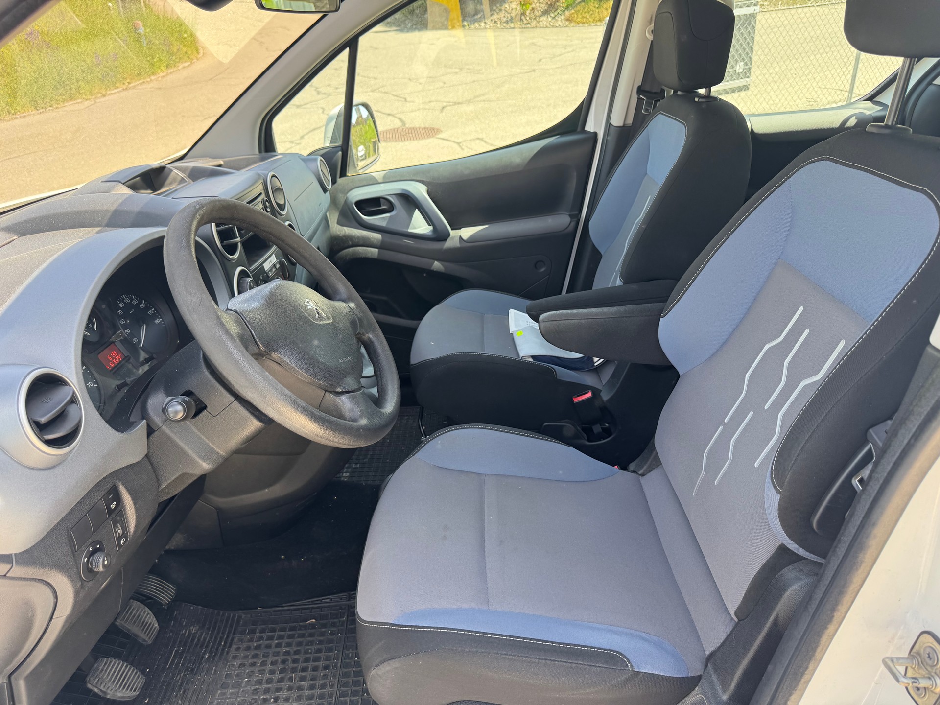 PEUGEOT Partner 1.6 e-HDI Family-image-6
