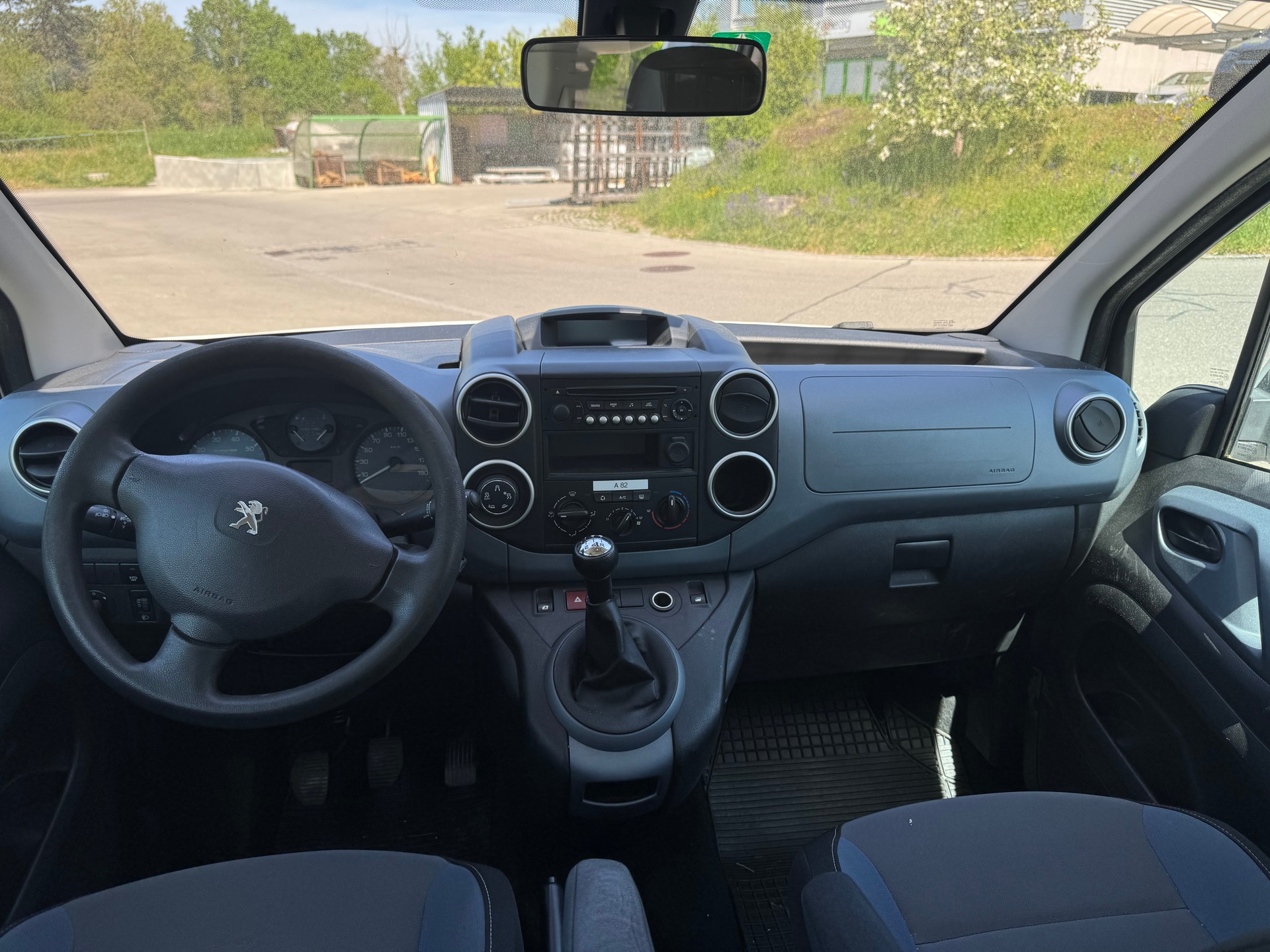 PEUGEOT Partner 1.6 e-HDI Family-image-4