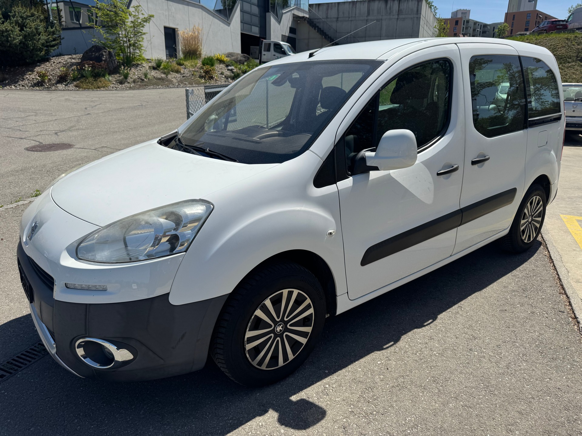 PEUGEOT Partner 1.6 e-HDI Family-image-0
