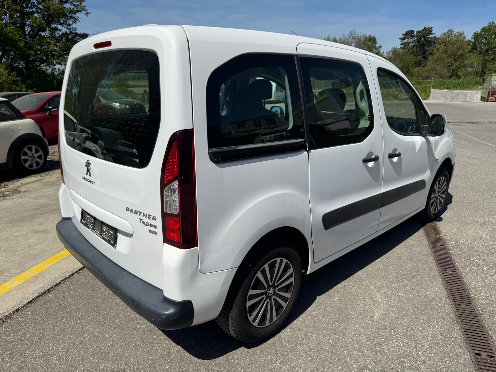 PEUGEOT Partner 1.6 e-HDI Family-image-2