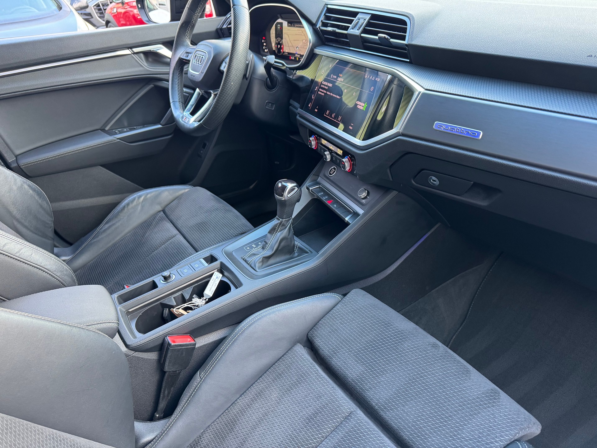 AUDI Q3 35 TDI S line Attraction quattro S-tronic-image-14