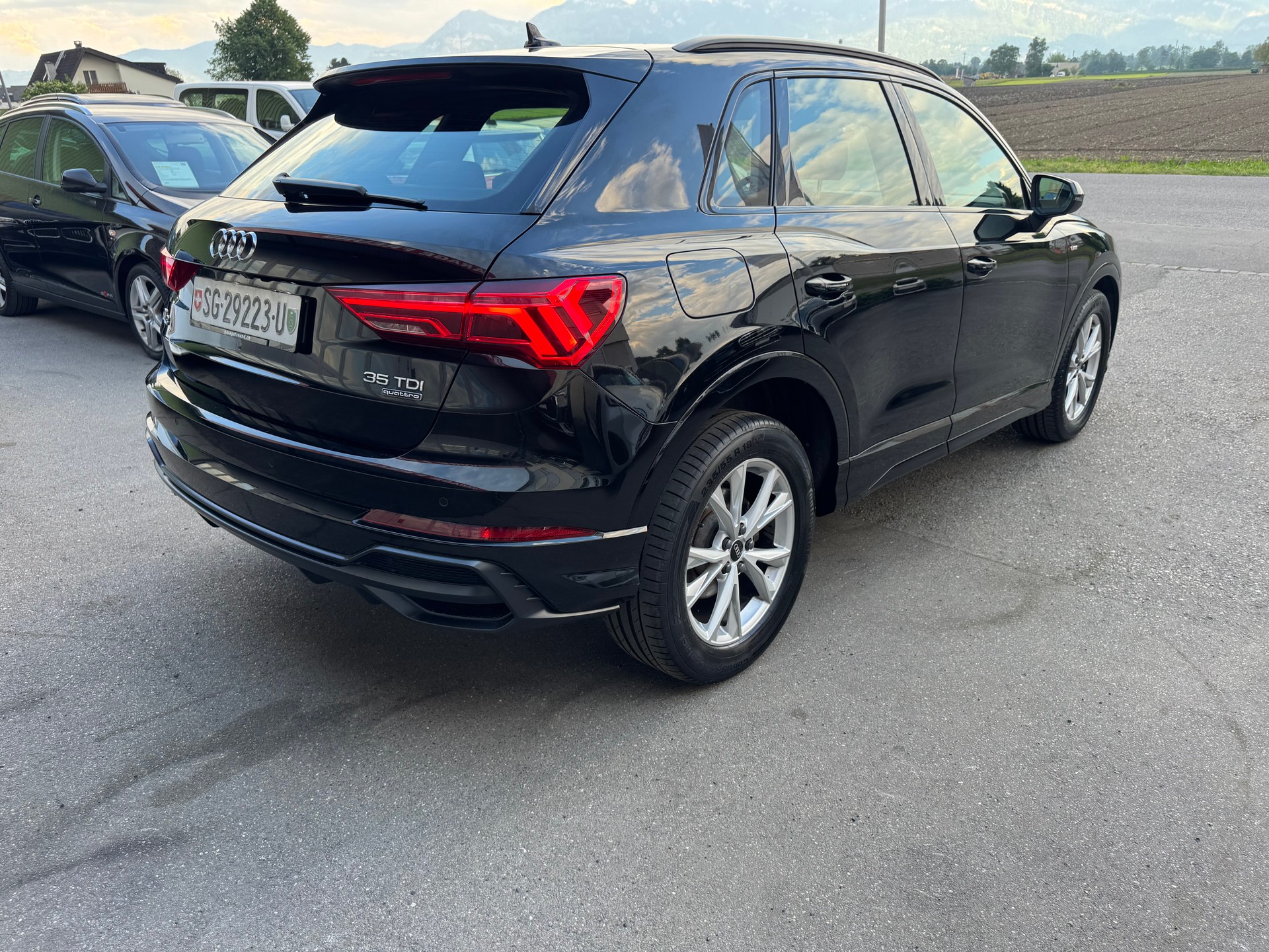 AUDI Q3 35 TDI S line Attraction quattro S-tronic-image-11