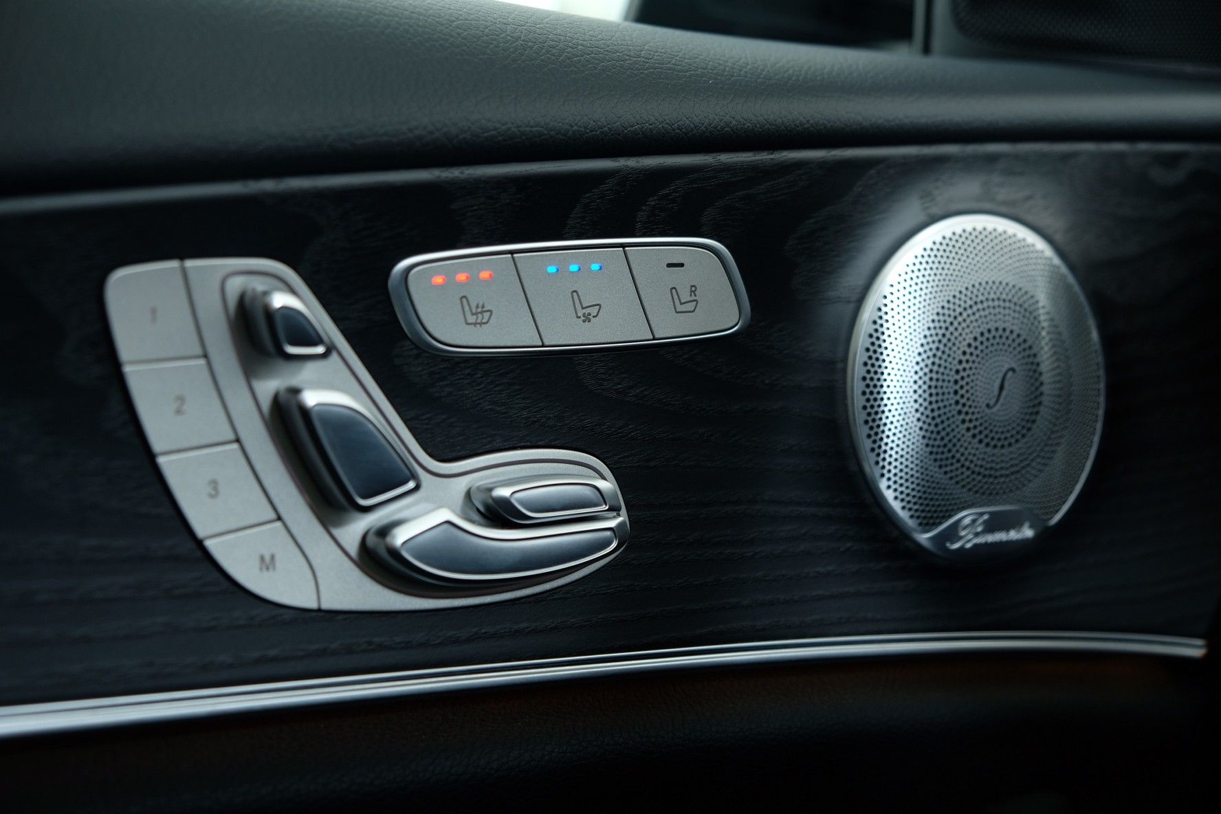 MERCEDES-BENZ E 220 d 4Matic 9G-Tronic-image-14
