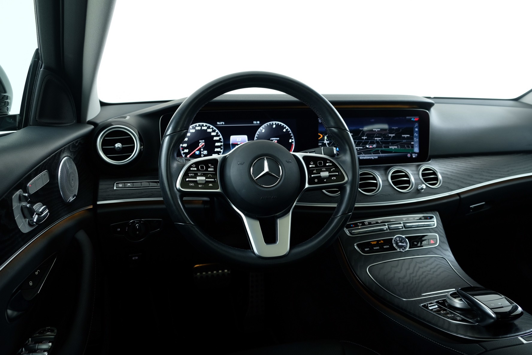 MERCEDES-BENZ E 220 d 4Matic 9G-Tronic-image-10