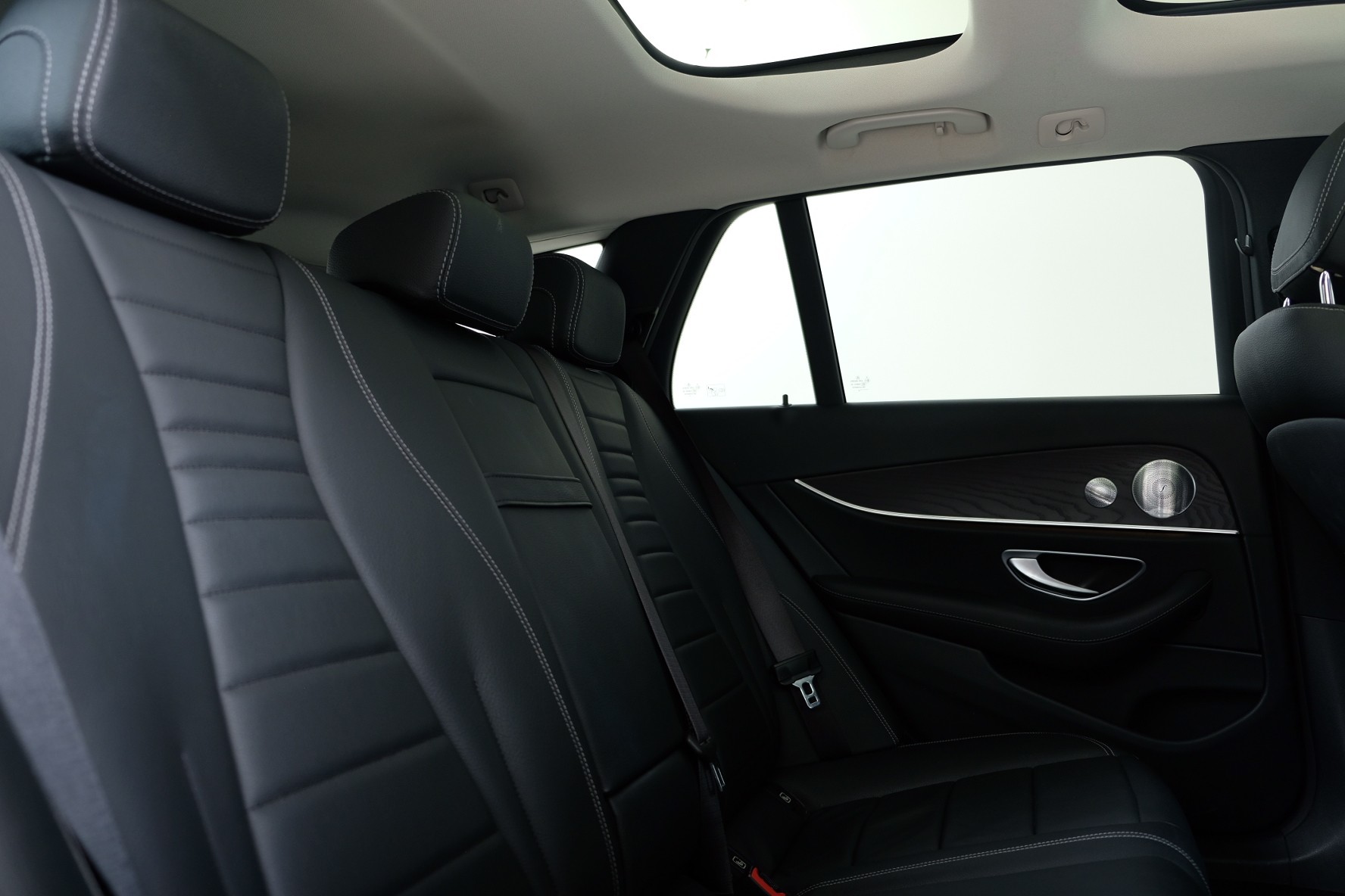 MERCEDES-BENZ E 220 d 4Matic 9G-Tronic-image-8