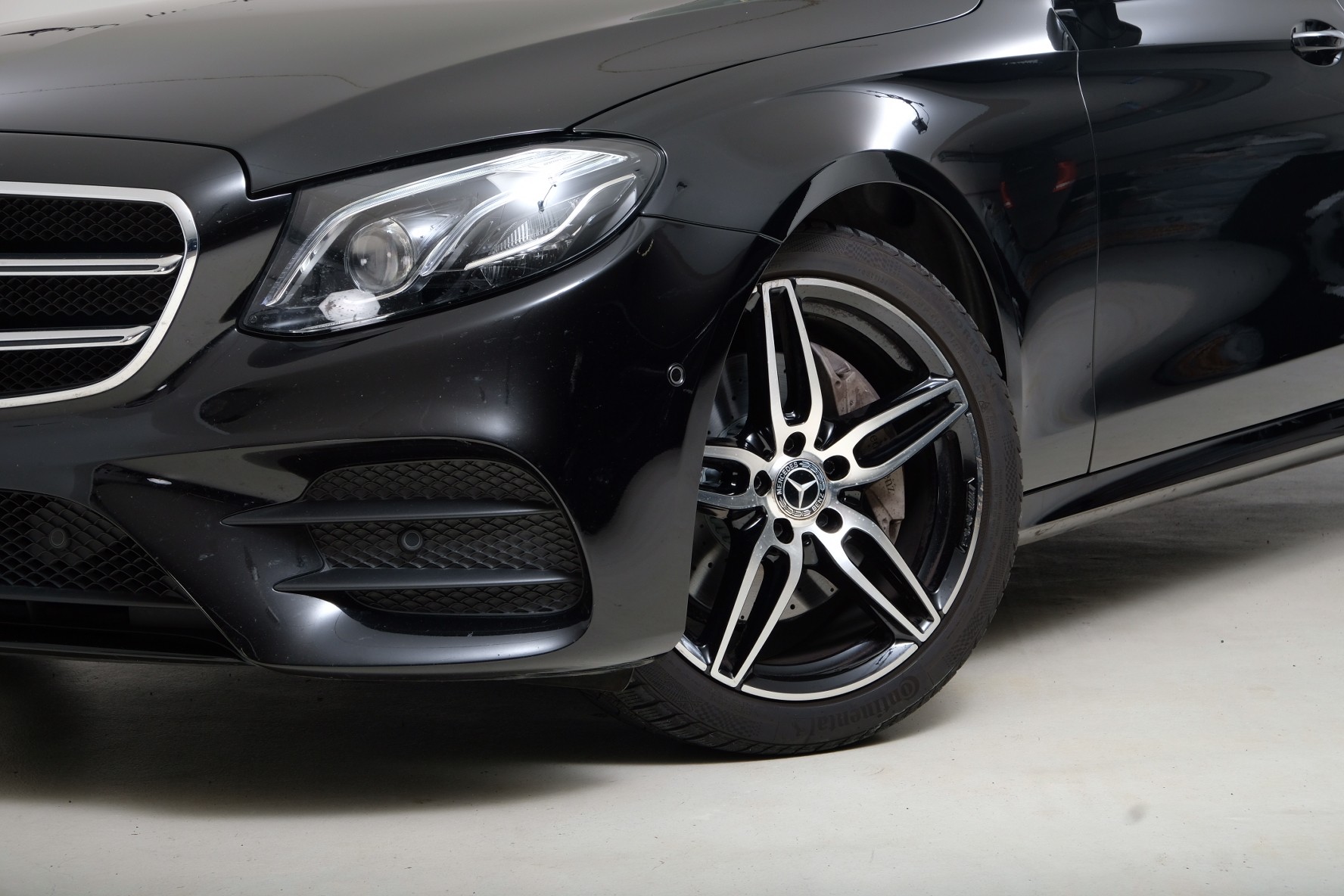 MERCEDES-BENZ E 220 d 4Matic 9G-Tronic-image-1