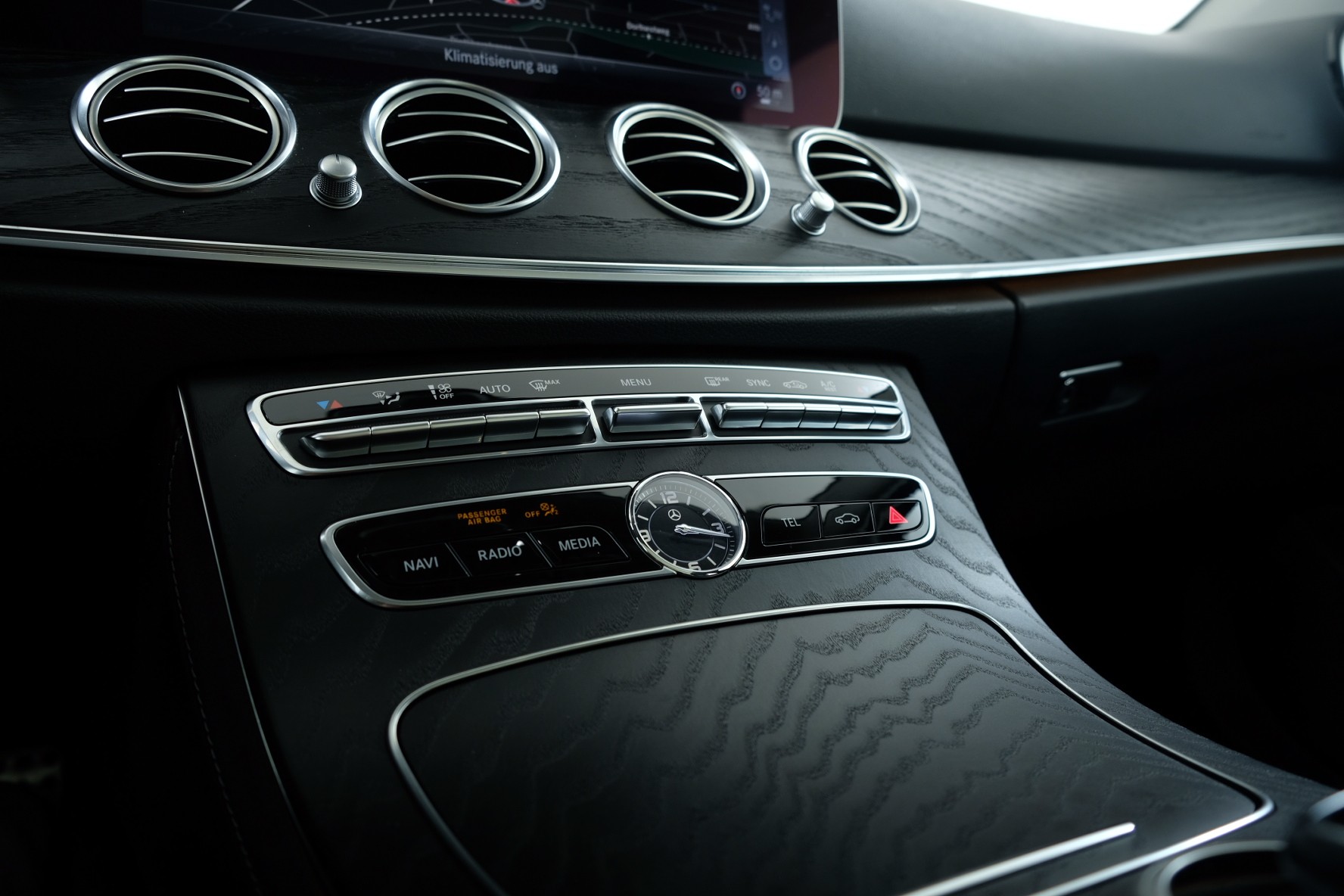 MERCEDES-BENZ E 220 d 4Matic 9G-Tronic-image-15