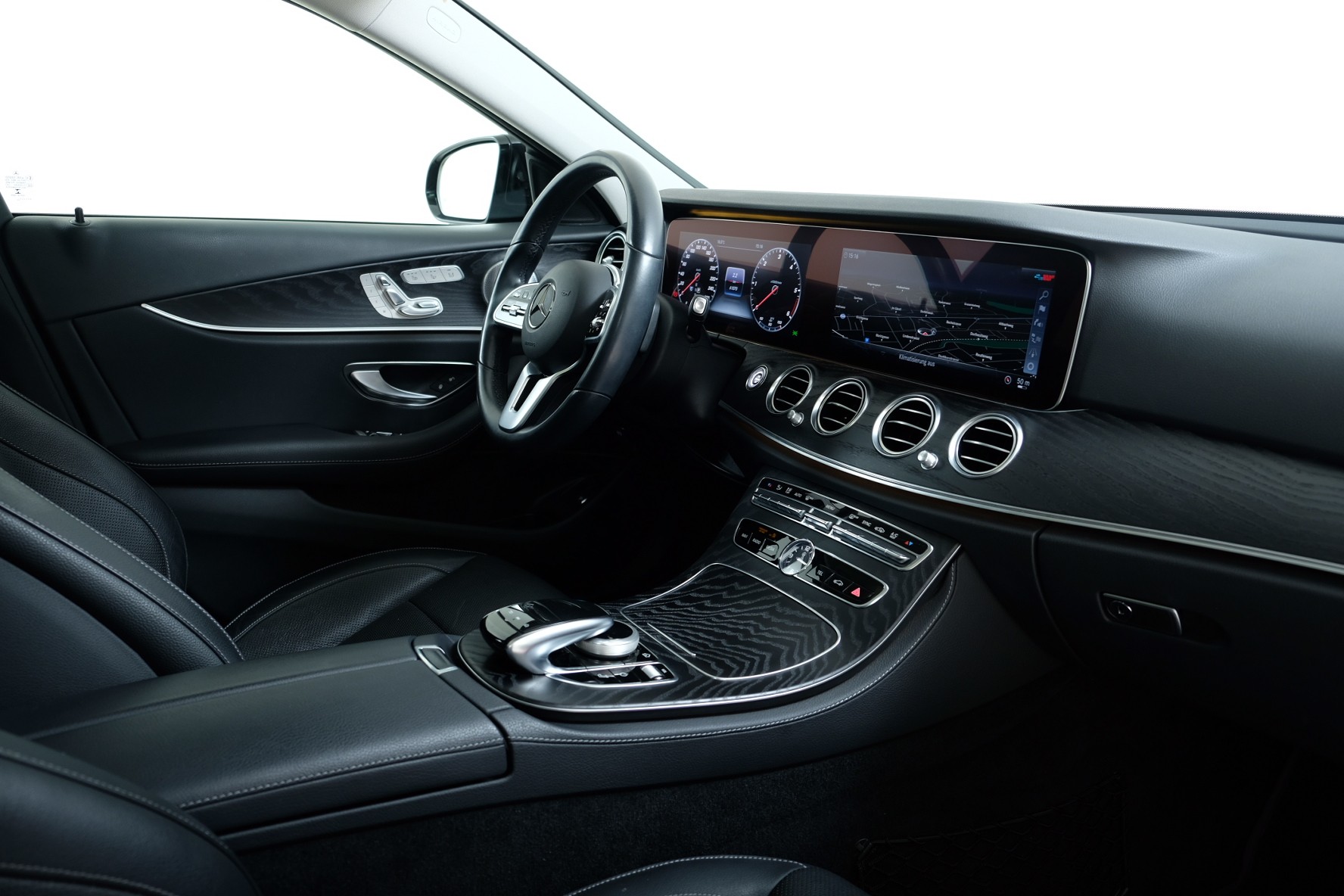MERCEDES-BENZ E 220 d 4Matic 9G-Tronic-image-11
