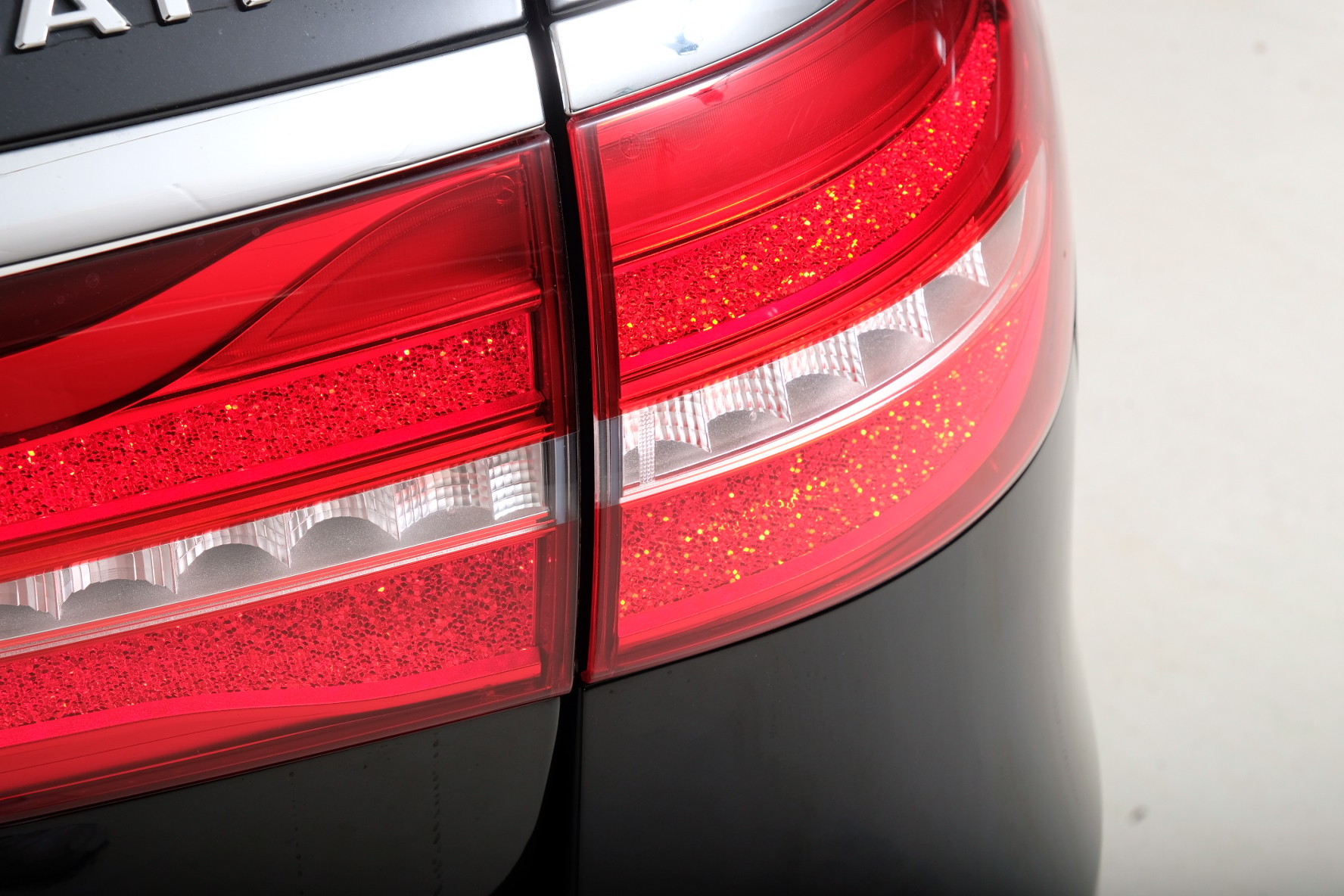 MERCEDES-BENZ E 220 d 4Matic 9G-Tronic-image-5