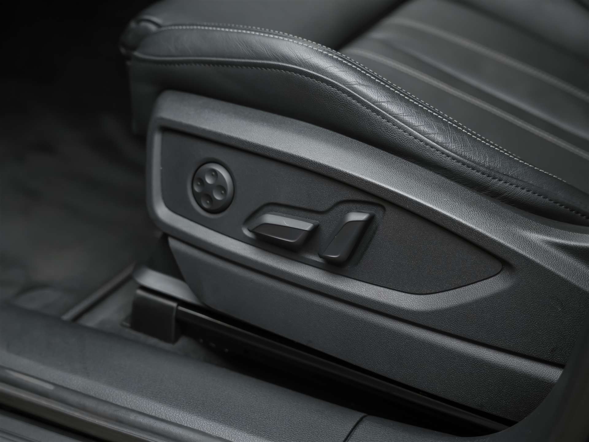 AUDI SQ5 TDI quattro tiptronic *Sitzbelüftung*Panorama*Leder*-image-27