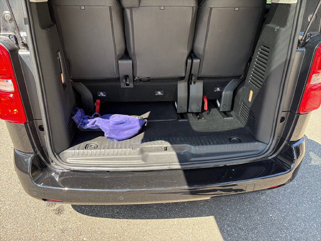 PEUGEOT Traveller Standard 2.0 BlueHDi 180 Allure S/S-image-12
