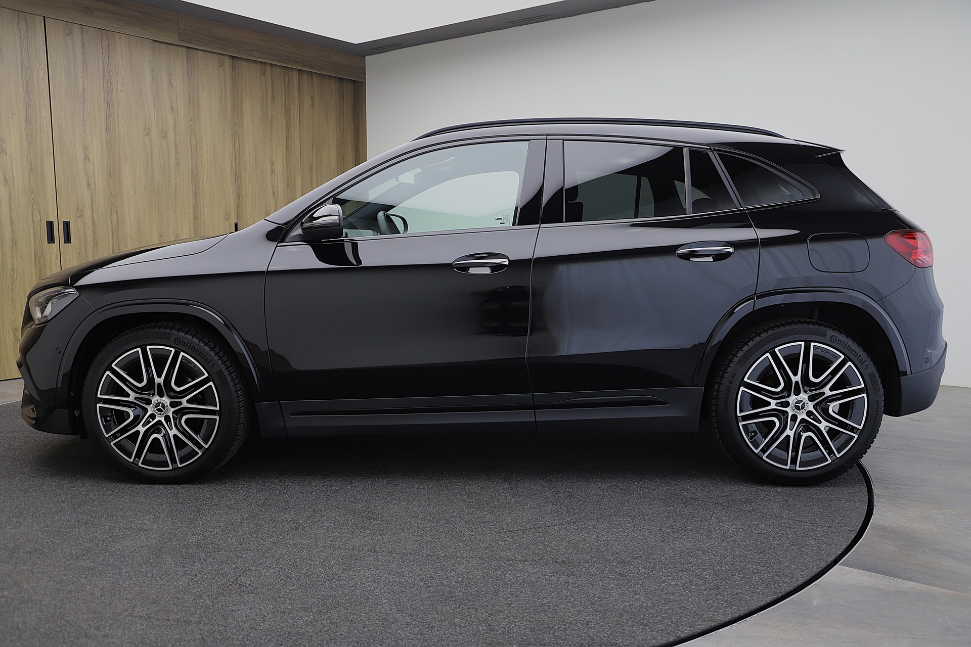 MERCEDES-BENZ GLA 200d 8G-DCT AMG Advance Plus und Night Paket-image-2