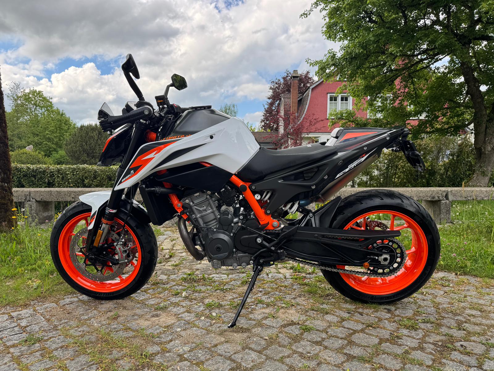 KTM 890 Duke R-image-1