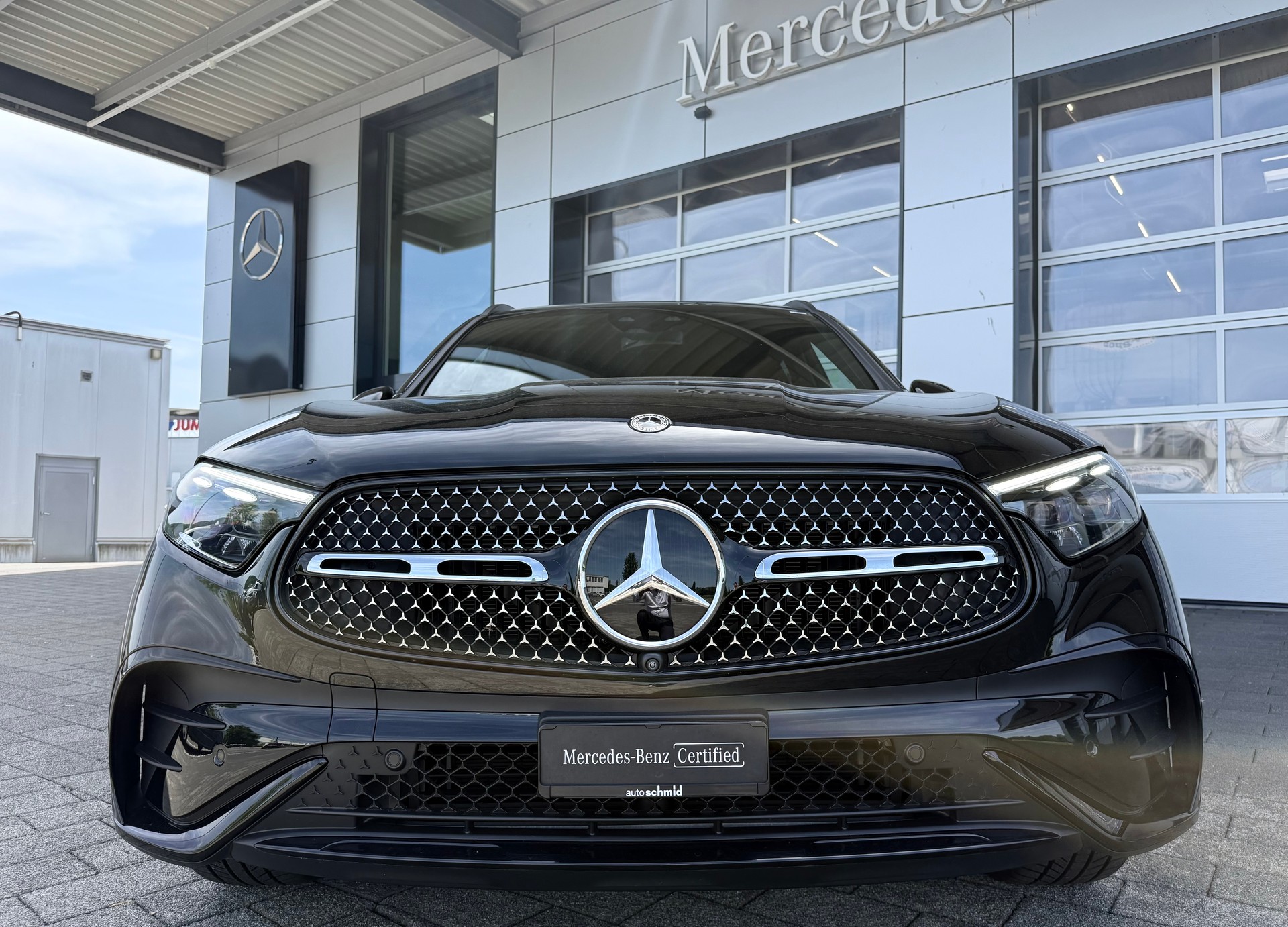 MERCEDES-BENZ GLC 220 d AMG Line 4Matic 9G-Tronic-image-2