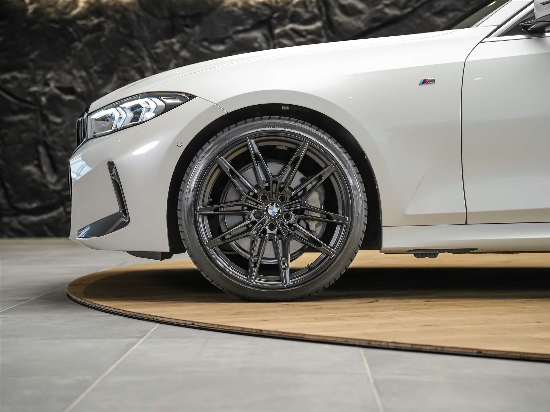 BMW 330i xDrive Steptronic M Sport *20 Zoll*Panorama*Head-Up*-image-16