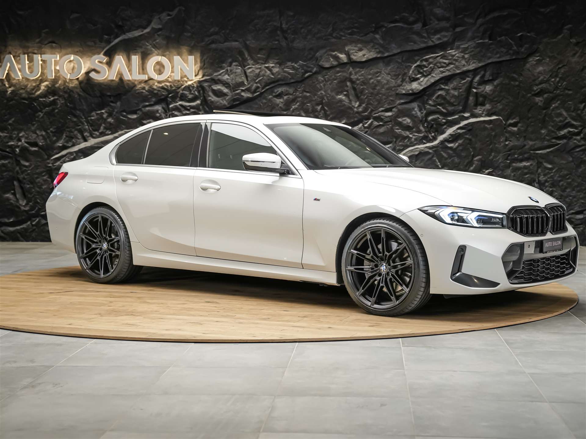 BMW 330i xDrive Steptronic M Sport *20 Zoll*Panorama*Head-Up*-image-5