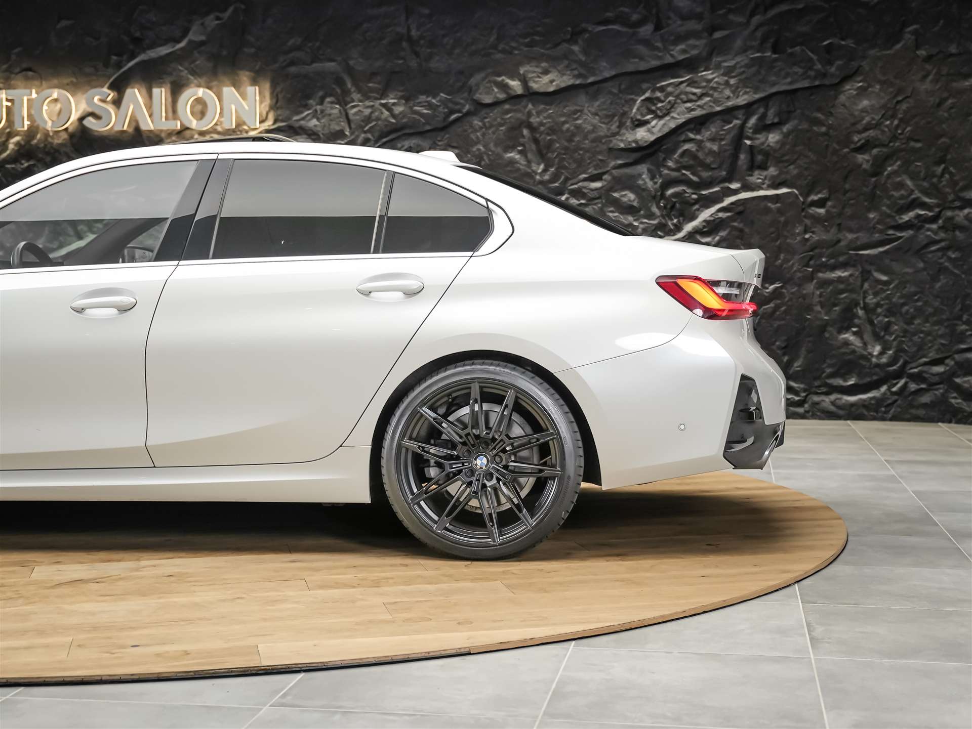 BMW 330i xDrive Steptronic M Sport *Facelift*20 Zoll*Panorama*Head-Up*-image-17