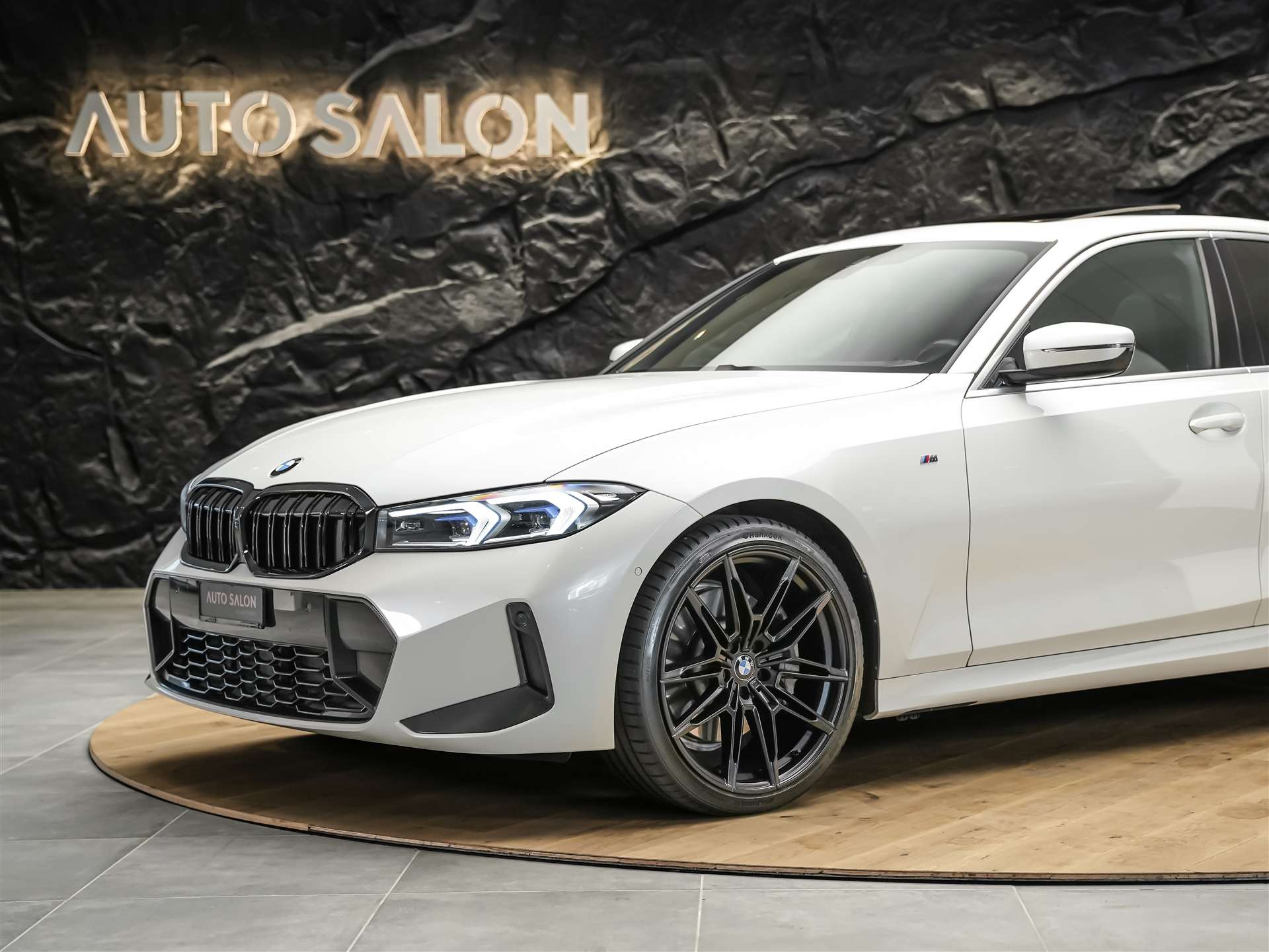 BMW 330i xDrive Steptronic M Sport *20 Zoll*Panorama*Head-Up*-image-14