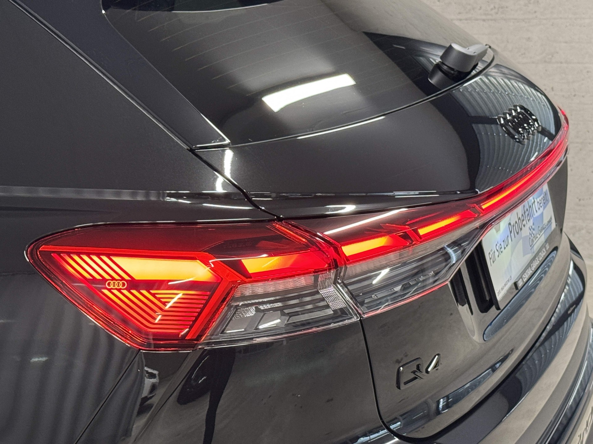 AUDI Q4 e-tron 45 Edition Swiss Ski quattro-image-4